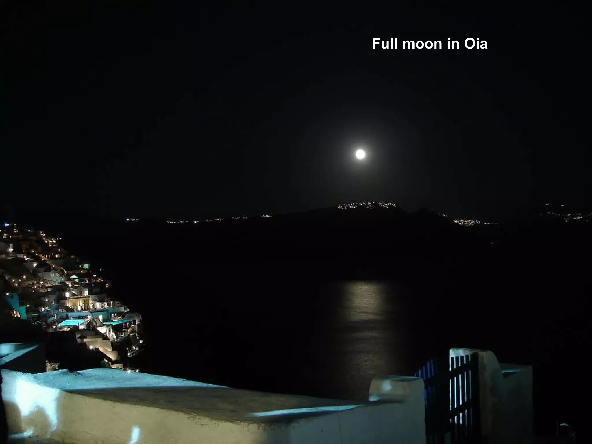 Full moon in Oia 