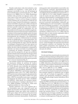 140

I.L.V.L. Santos et al.

Estudos moleculares estão desvendando a rota
metabólica do sorgoleone, e vários genes de desaturases envolvidas na sua rota de produção já
foram identificados e caracterizados (Pan et al., 2007;
Baerson et al., 2008b; Cook et al., 2010). Desaturases
também estão presentes em algumas outras cultivares como a Oryza sativa (arroz), Ricinus communis
(mamona) e o Triticum aestivum (trigo), no entanto,
a maior eficiência de sua produção é verificada nas
raízes de sorgo. Estudos de isolamento e sequenciamento nucleotídico do gene que codifica este tipo de
proteína em sorgo demonstraram uma variação na
estrutura quando comparada com outras espécies.
Essas variações podem ter implicações nas vias
biossintéticas de formação do exsudado sorgoleone.
Alterando suas taxas transcricionais e traducionais a
produção da benzoquinona lipídica pelos tricomas
pode sofrer aumento ou diminuição. Isto dependeria
principalmente das interações e dos dobramentos
ocorridos na estrutura tridimensional da proteína
devido às modificações co- e pós-traducionais. Por
ser uma molécula de difícil manipulação ela ainda
não foi cristalografada de sorgo. Este fato dificulta
a modelagem computacional com base apenas em
sequências nucleotídicas e protéicas de outros organismos devido à falta de parâmetros comparativos
eficientes nos bancos de dados de proteínas para
a construção de modelos compatíveis. Contudo,
existe uma boa perspectiva de que esse problema
seja brevemente solucionado pelo fato de que outras
desaturases tiveram suas estruturas resolvidas por
cristalografia ou difração de raios X como é o caso
desta putativa desaturase de ácidos graxos presente
em R. communis (mamona) (Fig. 2).
Em verdade, existem cinco sequências principais
de desaturases obtidas de amostras de Sorghum
bicolor no banco de dados de sequências proteicas
do NCBI. Quando essas moléculas são alinhadas
as sequências de desaturases DES 1 (GenBank:
ABN49519.1), DES 2 (GenBank: ABN49520.1) e DES
3 (GenBank: ABN49521.1) apresentam uma grande
semelhanças entre si (Pan et al., 2007). Entre elas a
DES 2 possui mais mal pareamentos de aminoácidos
quando comparada com a DES 1 e DES 3. Por outro
lado, a DES 2 se assemelha muito mais a sequência
de desaturase de ácidos graxos “fatty” (GenBank:
ACA28704.1). Além dessas, há a putativa desaturase de ácidos graxos “putative” descrita por Yang
et al. (2004) (GenBank: AAT72937.1). Todas essas
sequências podem ser vistas na (Fig. 3).
Estudos anteriores e em curso sugerem que a
via biossintética para este composto ocorre nas
células dos tricomas envolvendo uma atividade de
poliquetídeo sintase que utiliza uma unidade de
ácido graxo atípica 16:3 acil-CoA como precursora
de partida, resultando na formação de um pentadecatrienol resorcinol intermediário. Modificações

subsequentes deste intermediário resorcinólico são
provavelmente mediadas dependentemente de
S-adenosilmetionina e O-metiltransferases e depois
uma dihidroxilação pela P450 monoxigenase (Dayan
et al., 2003; Dayan et al., 2010). Embora a sequência
exata de reações não seja conhecida, análises realizadas por espectrometria e cromatografia de massa
de extratos das raízes do sorgo identificaram um
éter 3-metil derivado do pentadecatrienol que é o
provável resorcinol intermediário, indicando que
a dihidroxilação do anel resorcinólico é precedido
por uma O-metilação na posição 3´ com a atividade
de uma nova 5-n-alkilresorcinol com atividade de
O-metiltransferase (Baerson et al., 2008b). Para uma
visão da via bioquímica com maiores detalhes recomendamos a leitura de (Cook et al., 2010) onde ele
discorre sobre as mais recentes suposições sobre o
metabolismo dessa substância.
Dayan (2006) identificou que os níveis de sorgoleone foram muito reprimidos pela exposição à luz
azul e ocorreu uma ligeira redução pela luz vermelha,
isso em relação ao controle de mudas crescendo no
escuro. A base fisiológica da repressão da produção
de sorgoleone continua a ser estudada, mas esses
dados podem demonstrar uma regulação da via
biossintética pelos fitocromos ou uma mudança na
alocação de carbono.
Atividade biológica
Um dos mais bem caracterizados mecanismos de
indução da fitotoxicidade por aleloquímicos como o
sorgoleone é a inibição da fotossíntese pela evolução
do oxigênio através das interações com componentes
do fotossistema II (PSII) (Czarnota et al., 2001; Yang et
al., 2004). Além disso, ela também atua no transporte
de elétrons mitocondrial, interferindo na atividade
da H+-ATPase e ainda na captura de água do solo
(Hejl; Koster, 2004; Dayan et al., 2009b).
A principal função dos componentes do PSII é
servir como uma armação incorporada à membrana.
Esta armação organiza os elementos que se ligam
a uma rede por excitação de pigmentos e outros
cofatores que aprisionam, transferem e utilizam a
energia solar para dirigir reações hidrolíticas (Weir
et al., 2004).
O sorgoleone é amplamente conhecido como um
inibidor do PSII muito bem documentado (Nimbal et
al., 1996b; Rimando et al., 1998; Rimando et al., 2003).
Em estudos utilizando cloroplastos intactos e membranas tilacoides, o sorgoleone inibiu especificamente
a cadeia transportadora de elétrons nos cloroplastos
atuando de forma semelhante aos herbicidas do
grupo das triazinas (Nimbal et al., 1996b). De fato,
o sorgoleone atua de forma semelhante à inibição
dos sítios de ligação do PSII a atrazina. Isto previne
a redução de plastoquinona B (QB) pela quebra da

Arq. Inst. Biol., São Paulo, v.79, n.1, p.135-144, jan./mar., 2012

 