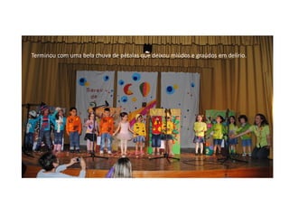Terminou com uma bela chuva de pétalas que deixou miúdos e graúdos em delírio.
 