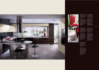 Anta dogata con incisioni di           Front mit horizontalen Rillen
colore Marrone Hennè SCAV 384          in Rotbraun SCAV 384 und Bast
e Corda SCAV 044 con maniglia          SCAV 044 und Brückengriff mit
a ponte con inserto in vetro nel       Glaseinsatz in der Farbe der Front
colore dell’anta cod. 27011            Code 27011 und Code 27002.
e cod. 27002.
                                       Das Modell überrascht mit zentral
Il modello propone aree per la         angeordneten Kochzonen,
cottura centralizzate, elementi        Elementen und Accessoires mit
e complementi di nuova funzionalità    neuer Funktionalität und neuem
e design (la penisola, la cappa in     Design (die Halbinsel, die
sospensione, gli sgabelli, i pensili   abgehängte Haube, die Hocker,
nella disposizione a ponte).           die Oberschränke in
Soluzioni diverse, con le quali        Brückenanordnung), für die
realizzare composizioni                Umsetzung personalisierter und
personalizzate, a misura               auf die räumlichen Gegebenheiten
d’ambiente.                            zugeschnittener Lösungen.

                                                                            16.17

Door with horizontal engraved          Puerta de cristal con grabados
slat pattern in Henna Brown            horizontales de color Marrón
SCAV 384 and Rope Grey                 Henna SCAV 384 y Cuerda
SCAV 044 with bridge-type handle       SCAV 044, dotada de tirador de
featuring glass insert in the same     puente con aplicación de vidrio
colour as the door code 27011          del color de la puerta
and code 27002.                        (cód. 27011 y cód. 27002).

The model offers centralised           El modelo presenta áreas
cooking areas, units and               centralizadas para la cocción, así
accessories with new styling and       como elementos y complementos
functions (the peninsula, the          de nueva funcionalidad y diseño
suspended hood, the stools             (la península, la campana
and the wall units in the bridge       suspendida, los taburetes,
arrangement). New ideas for            los muebles de pared dispuestos
creating personalised                  a modo de puente).
compositions tailored to suit          Diversas propuestas para realizar
the room.                              composiciones personalizadas,
                                       a medida de ambiente.



Porte avec incisions horizontales
de couleur Marron Henné
SCAV 384 et Corde SCAV 044
avec poignée saillante avec
insertion en verre dans le coloris
de la porte code 27011 et
code 27002.

Le modèle propose des aires
centralisées pour la cuisson, des
éléments et des compléments aux
fonctions et au design nouveaux
(la péninsule, la hotte suspendue,
les tabourets, les hauts dans la
disposition à pont). Des solutions
diverses qui permettent de
réaliser des compositions
personnalisées, à la mesure
de la cuisine.
 