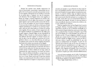 20 DEFINICIÓN DE TRAGEDIA
Aunque hay muchos otros detalles importantes de
cómo se estructuraba, caracterizaba o representaba una tra­
gedia, éstos son los puntos esenciales que permitían recono­
cer una tragedia y distinguirla de una comedia, la recitación
de un poema épico o cualquier otro tipo de representa­
ción dramática. Nos han llegado treinta y dos tragedias en
forma casi íntegra y tenemos fragmentos de muchas más,
preservados por la cita de algún autor posterior o en algún
papiro egipcio y que lo mismo pueden constar sólo del títu­
lo o la cita de una palabra rara, que de escenas completas.
A veces una obra se usaba con más de un título pues el título
original (normalmente el nombre de un personaje impor­
tante o del coro de la obra) podía ser el mismo de muchas
otras tragedias. De esta manera, el título original de la céle­
bre tragedia de Sófocles era probablemente sólo Edipo, pero
la gente empezó a llamarla Edipo rey para distinguirla de
Edipo en Colono. Cuando ese título posterior llegaba a ser
muy diferente del título original, no siempre tenemos ma­
nera de saber si los dos títulos que conocemos de la Anti­
güedad se refieren o no a dos obras diferentes, de modo que
no podemos tener certeza de cuántas tragedias exactamente
hay detrás de los títulos cuya mención nos ha llegado.
Hay una dificultad absolutamente fundamental para el
erudito que pasa inadvertida para el espectador del teatro o
el lector de una traducción: los textos que poseemos corres­
ponden siempre al último eslabón de una larga cadena de
transmisión por copia manuscrita. Los errores son inevita­
bles; a veces son fáciles de identificar y corregir (como una
errata evidente en un libro moderno), pero muy a menudo
éste no es el caso. Puede ocurrir que la copia que tenemos
remita a una representación de la obra en la que se hicieron
cambios importantes al original. La mayoría de los expertos
DEFINICIÓN DE TRAGEDIA 21
coincide, por ejemplo, en que el final de Los Siete contra Te-
bas es una añadidura posterior y que la sección final de Las
fenicias de Eurípides incorpora algunas interpolaciones pos­
teriores. La mayoría también juzga que algunas partes de
Ifigenia en Aulide no son de Eurípides y están de acuerdo en
que la intervención final del mensajero no es auténtica. Por
otro lado, resulta obvio que a la oración final de Dioniso en
Las bacantes tiene lagunas. Así pues, el texto que leemos u
oímos escenificado representa el criterio de un editor y, cla­
ro está, también de un traductor.
Todas las tragedias áticas nos han llegado bajo la autoría
de Esquilo, Sófocles o Eurípides, aunque la mayoría de los
especialistas coincide en que el Prometeo encadenado no es
de la autoría de Esquilo (quizá fue escrito por su hijo, Eufo-
rión, y producido bajo el nombre de Esquilo) y que el Reso
que nos ha llegado no es el de Eurípides, sino que fue con­
fundido con éste.2El caso de Ifigenia en Áulide es tan com­
plicado que, aunque el texto central debe ser de Eurípides,
la edición estándar de Diggle recurre a marcas de toda ín­
dole para indicar el grado de probabilidad, de que cada
pasaje sea verdaderamente de Eurípides.3 A partir de una
selección de las obras de cada uno de estos tres autores, en
el periodo bizantino (probablemente en el siglo n d.C.) se
hizo una copia que incluía siete tragedias de Sófocles y de
Esquilo, y diez tragedias de Eurípides. Para el caso de Eurí­
pides, por mera suerte, también subsistió una sección de
una edición completa que estaba ordenada alfabéticamente,
2Acerca de Prometeo encadenado, véase M. Griffith, TheAutbenticity of
Prometheus Bound; acerca de Euforión como autor, M. L. West, Studies in
Aeschylus, pp. 51-72, y acerca de Reso, el resumen que aparece en D. Kovacs,
Eurípides: Bacchae, Iphigenia at Aulis, Rhesus, pp. 349-352.
3Véase J. Diggle, Eurípides Fabulae, vol. III, p. vi.
 