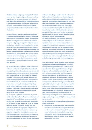 sitie betekenis aan het gezag van de politie?” Het ant-   wijkagent doet. Burgers worden door de wijkagenten
woord op deze vraag wordt gevonden door invulling         bij het politiewerk betrokken met als achterliggende
te geven aan, en het in stand houden van, een opti-       gedachte de beïnvloeding van de beeldvorming over
male relatie met de omgeving die in overeenstemming       de politie. Twitter is open, laagdrempelig en snel. Daar-
is met de daar heersende waarden met betrekking tot       naast is de expansieve kracht een belangrijk kenmerk
het gezag van de politie, te weten bereikbaarheid,        van Twitter en maakt het op een zeer eenvoudige
aanspreekbaarheid, zichtbaarheid, herkenbaarheid en       manier sociale interactie mogelijk. Door deze interac-
effectiviteit.                                            tie via Twitter worden individuele beelden aan elkaar
                                                          gekoppeld (“frame alignment”) en kan een gedeeld
Om een antwoord te vinden op de onderzoeksvraag           beeld ontstaan ten aanzien van een bepaalde situatie.
is naast literatuuronderzoek ook empirisch onderzoek      Dus ook ten aanzien van politiegezag.
gedaan met als concrete vraag wat het veronderstelde      Uit de focusgroep komt naar voren dat verbinding
effect is van het gebruik van Twitter op de beeldvor-     met en nabijheid tot de maatschappij een absolute
ming over het gezag van de politie. Het onderzoek be-     noodzaak en een kernwaarde voor de politie is. Aan-
stond uit vier onderdelen: een inhoudsanalyse van de      wezigheid van de politie in de publieke ruimte, dicht
twitterberichten van twee wijkagenten; een enquête        bij de burger is essentieel voor het bestaansrecht van
onder de “volgers” van de wijkagenten; interviews met     de politie. Twitter is een middel om die aanwezigheid
de twee wijkagenten en een bijeenkomst van een door       en nabijheid vorm te geven. Een politie die middenin
de onderzoekers samengestelde “focusgroep”. Uit de        de maatschappij wil staan moet gebruikmaken van de
vier onderzoeksmethoden zijn opvallende inzichten         media die door velen worden gebruikt. Vooral jongere
naar voren gekomen en door het combineren van de          en toekomstige generaties zijn hierin richtinggevend.
vier methoden is de betrouwbaarheid van het onder-
zoek vergroot.                                            Voor de politietop is het de uitdaging om bij te blijven
                                                          bij de enorme ontwikkelingssnelheid van social media.
Uit de inhoudsanalyse is gebleken dat de twitterende      Strategisch leidinggevenden dienen ruimte te geven
wijkagent aan framebuilding doet; hij selecteert welk     aan activiteiten die er op gericht zijn aansluiting te
nieuws belangrijk is en bepaalt welke aspecten van dat    krijgen en te houden bij deze ontwikkelingen. Twit-
nieuws benadrukt dienen te worden in een twitterbe-       ter is een communicatiemiddel waarmee de politie
richt. Opvallend is dat de tweets waarin de wijkagent     zich kan positioneren in de samenleving. Dit heeft
actief aan framebuilding doet veelal te relateren zijn    strategische implicaties: het vraagt om een nationale
aan de gezagsgronden zichtbaarheid, aanspreekbaar-        visie ten aanzien van dit onderwerp. Echter, voor het
heid en effectiviteit. De tweets hebben effect op de      sturingsvraagstuk dat hieronder ligt is vooral “bottom
informatieverwerking, de attitude, en het gedrag          up” kracht nodig. Immers, de verbinding tussen politie
van de volgers. Regelmatig worden de tweets van de        en samenleving krijgt vorm en vindt zijn verankering
wijkagent “geretweet”. Door de actieve interactie via     op het lokale niveau. De politietop zal daarom ruimte
Twitter kunnen volgers hun beeldvorming over het          moeten geven aan die “bottom up” benadering. Dus
gezag van de politie bijstellen.                          geen krampachtige sturing van bovenaf, maar de
Uit de enquête is gebleken dat meer dan 80 procent        ontwikkeling van het gebruik van Twitter overlaten aan
van de volgers behoefte heeft aan meer informatie van     de gebruikers. Hetgeen aansluit bij het wezenskenmerk
de politie via Twitter. Dit biedt kansen om de beeld-     van social media.
vorming over het gezag van de politie te beïnvloeden      Uit het onderzoek zijn een aantal belangrijke aanbeve-
via dit medium. In ieder geval is het zo dat de volgers   lingen te destilleren:
de politie als meer “zichtbaar” ervaren door het          •	 Om	optimaal	en	adequaat	Twitter	te	kunnen	inzet-
gebruik van Twitter. De volgers zien het gebruik van          ten zal een organisatiecultuur nagestreefd moeten
Twitter niet als middel om invloed uit te oefenen op          worden waarin ruimte is om het gebruik van social
de politie. Het gaat hen klaarblijkelijk meer om een          media, Twitter, verder te ontwikkelen. Laat deze
eigenstandige behoefte aan informatie van de politie.         ontwikkeling van het twittergebruik over aan de
In de interviews gaven de wijkagenten aan dat zij in          gebruikers zelf omdat dit aansluit bij het wezens-
de tweets uitleggen wat de politie en meer specifiek de       kenmerk van social media.




6            Politie, Twitter en gezag
 