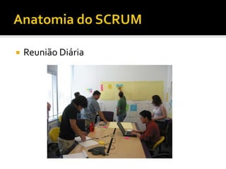 Anatomia do SCRUMSprint BacklogTrabalhos não são atribuídos, cada um escolhe o que vai fazerTodos podem mexer no escopo da sprintEstimativa de esforço atualizado diariamenteTrabalhos complexos são definidos como um item com uma grande quantidade de tempo e detalhados quando ficam mais conhecidos