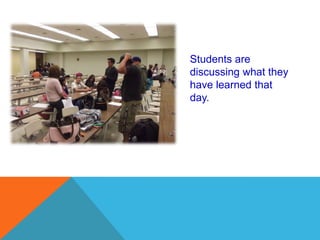 Students are
discussing what they
have learned that
day.
 