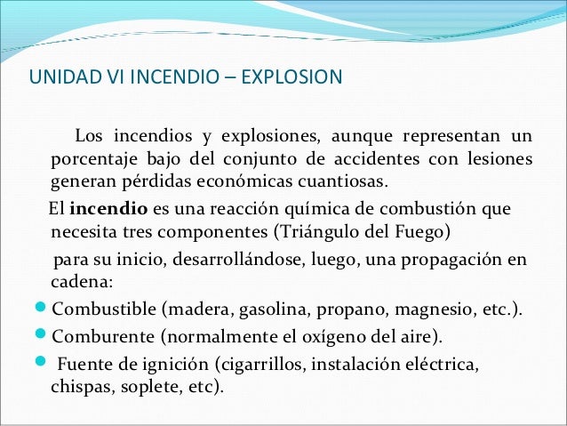 El coche sobre el panel la dirección sobre la gasolina de los precios