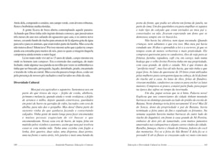 140 Semiárido Piauiense: Educação e Contexto
Atrásdela,compondoocenário,umcampoverde,comárvoresrobustas,
floreseborboletasmulticoloridas.
A gente ficava de boca aberta contemplando aquele paraíso.
Achando que Deus tinha sido ingrato demais conosco, que passávamos
três meses do ano nos safando do aguaceiro que caía, e os outros nove
meses, cavando fundo de riacho para arrancar de lá alguma gota de água
para nós e para os animais, que eram todos parte da família. Mas a escola
não tratava disso! Silenciava! Por isso mesmo acho que a palavra campo
ainda soa estranha para muitos de nós, para os quais a imagem daquela
camponesa ainda remete a outro lugar.
Lá no mato onde vivi até os 13 anos de idade, campo mesmo era
onde os homens iam campear. Era a extensão das caatingas, de mato
fechado,ondealgumavacaparidaounovilhopor vezes se embrenhavae
tinha que ser buscado, perseguido, laçado, derrubado, peado, encaretado
e trazido de volta ao curral. Mas a escola passava longe disso, a não ser
pela presença de nossos pés rachados e mal lavados no chão da sala.
Diversidade Cultural
Meu pai era agricultor e sapateiro. Sustentava-nos em
parte do que tirava da roça – feijão de corda, abóbora,
jerimum e melancia, quando ainda o verde verdejava, e feijão
de arranca e milho, depois quando esturricava, guardados
em potes de barro ou garrafas de vidro, lacrados com cera de
abelha, para não dar o gorgulho. Mas dava! Outra parte do
sustento vinha do que ganhava fazendo e consertando
calçados. Vinha gente de muito longe para fazer encomendas
e muitas pessoas esqueciam de vir buscar o que
encomendavam. Nossa casa era de barro, de taipa, feita em
mutirão pelos vizinhos e parentes, assim que meu pai resolveu
casar-se com minha mãe. Tinha uma cozinha com fogão a
lenha, dois quartos, duas salas, uma dispensa, duas portas,
uma na frente e outra atrás, três janelas e mais uma banda da
141
porta da frente, que podia ser aberta em forma de janela, na
parte de cima. Um dos quartinhos era para empilhar os sapatos
e todo tipo de calçado que eram enviados ao meu pai e,
consertados ou não, ficavam esperando um dono que se
demorava sempre em vir buscá-los.
Não havia luz elétrica, nem água encanada. Quando
crianças, nem sabíamos o que era isso. Mas meu pai havia
estudado uns 30 dias e aprendido a ler e a escrever, já que os
tempos eram de menos verborreia e mais praticidade. Ele
comprava querosene para os candeeiros, óleo de soja para as
frituras, farinha, rapadura, café cru, em caroço, tudo numa
bodega que o velho Jovino Pereira tinha em sua propriedade,
com casa grande, de tijolo e caiada. Nós é que éramos da
“periferia rural”, mas lixo ali não havia, que não tinha o que
jogar fora. As latas de querosene de 18 litros eram utilizadas
pelas mulheres para carregarem água na cabeça, de lá da fonte
do riacho até a casa. As latas de óleo, feitas de flandres,
viravam medidas, candeeiros ou canecos para encher as latas
maiores. Comprava-se pouco, a maior parte fiada, para pagar
na época das safras no tempo da invernada.
Um dia, papai avisou que ia à feira. Palavra nova!
Explicou que uns comerciantes da cidade tinham montado
barracas no domingo passado ao lado do prédio da escola de
Baiana. Neste domingo teria feira novamente! E teve! Mas Zé
de Souza, dono da propriedade e pai de Baiana, havia
terminado a feira antes do fim e expulsado os feirantes. Na
semana seguinte haveria muitas barracas do outro lado do
riacho do Jaquinicó, em frente à casa grande de Né Pereira,
embaixo de dois pés de tamarindo, com muitos jumentos
amarrados nas catingueiras e alguns carros vindos da cidade.
Barulho, fumaça, cheiro e chiado de frituras, fedores do cocô
das montarias. Fez-se a feira do São Bento! E dela fez-se o
povoado! E ali os fluxos se cruzaram cada vez mais com mais
Educação e Diversidade Cultural no Sertão
 