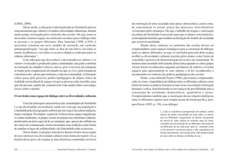 166 Semiárido Piauiense: Educação e Contexto
(LIMA, 2008).
Desse modo, a educação contextualizada no Semiárido precisa
criarmecanismoquevalorizeerevitalizeadiversidadeculturalque,durante
muito tempo, foi negada pelos currículos das escolas. Ou seja, torna-se
necessário criarmos espaço nos currículos escolares para o diálogo entre
as pessoas e os grupos diferentes. Para Santomé (1998, p.165), é
necessário construir um novo modelo de currículo, um currículo
antimarginalização, “em que todos os dias do ano letivo, em todas as
tarefas acadêmicas e em todos os recursos didáticos estão presentes as
culturassilenciadas”.
Uma educação que desconhece e desconsidera os saberes e os
valoresvivenciadoseproduzidospelascomunidades,nãopodecontribuir
na formação de cidadãos críticos e ativos, pois o exercício da cidadania
se traduz pela compreensão do mundo em que se vive e pela tomada de
consciênciadosvaloresquenorteiamavidaemcomunidade.Aformação
crítica passa pelo processo político-pedagógico de leitura crítica da
realidadesocioculturaldoespaçoemqueaspessoasestãoinseridas,para
queelaspossam,apartirdaí,construirumavisãoamplasobreoseuespaço
local e sobre o mundo.
O currículo como espaço de diálogo entre as diversidades culturais
UmadasprincipaiscaracterísticasdascomunidadesdoSemiárido
é a sua diversidade sociocultural, tendo em vista que sua população é
constituídapelamiscigenaçãoculturalquetraztraçosdaculturaindígena,
negraeeuropeia.Noentanto,apartirdavivêncianesseespaçosingularque
éosertãonordestino,osgrupossociaisrecriaramesseselementosculturais,
produzindoumjeitoespecialdesersertanejo,que,apesardasinfluências
dosmeiosdecomunicação,resisteemmanteressastradiçõescomoforma
de ampliar os laços de solidariedade e de fraternidade entre as pessoas.
Desse modo, os projetos educativos desenvolvidos nessa região
devem valorizar essa diversidade cultural como forma de manter viva a
história desse povo, de resgatar as lutas históricas construídas em favor
167
da construção de uma sociedade mais justa e democrática, assim como,
de conscientizar os jovens acerca dos processos sócio-históricos
vivenciadospelossertanejos.Ouseja,otrabalhoderesgateevalorização
da cultura do Semiárido é necessário para que os alunos conscientizem-
sedatrajetóriahistóricaqueresultounaformaçãodomodelodesociedade
que se tem na atualidade.
Diante desse contexto, os currículos das escolas devem ser
compreendidoscomoespaçosestratégicosparaaconstruçãodediálogos
entre os saberes diferentes, ou seja, os currículos precisam abrir-se para
acolher as diversidades culturais trazidas pelos alunos como forma de
consolidar o processo de democratização da escola e da comunidade. Só
teremosumasociedadeefetivamentedemocráticaquandoosváriosgrupos
sociais forem reconhecidos enquanto produtores de saberes e tiverem
espaços para apresentarem os seus saberes e tê-los reconhecidos e
incorporados no contexto das práticas pedagógicas das escolas.
Então, como defende Freire (1996), precisamos compreender,
cadavezmais,aimportânciadodiálogoentreasdiferentesculturascomo
formadetornaraspráticasformativasmaisricascomrelaçãoàformação
humana e crítica, transformando-as em espaços de possibilidade para a
construção de sociedades democráticas, igualitárias e justas.
Compreendemos também que a construção dessas relações dialógicas
entre os diferentes sujeitos nem sempre ocorre de forma pacífica, pois,
para Freire (1992, p. 156), esse diálogo:
[...] não se constitui na justaposição de culturas, muito
menos no poder exacerbado de uma sobre as outras,
mas na liberdade conquistada, no direito assegurado
de mover-se cada cultura no respeito uma da outra,
correndo risco livremente de ser diferente, sem medo de
ser diferente, de ser cada uma “para si”, somente como
se faz possível crescerem juntas e não experiência da
tensão permanente, provocada pelo todo-poderosismo
de uma sobre as demais, proibidas de ser.
O Currículo como Espaço de Diálogo entre as Diversidades Socioculturais do Semiárido
 