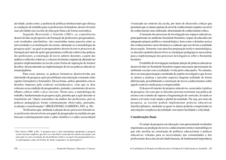 186 Semiárido Piauiense: Educação e Contexto
atividade, assim como, a ausência de políticas institucionais que ofereça
as condições de trabalho para os professores-formadores desenvolverem
suas atividades nas escolas de educação básica de forma sistemática.
Segundo Brzezinski e Garrido (2001), as experiências
desenvolvidasnaperspectivadaformaçãodeprofessores-pesquisadores,
com resultados satisfatórios, são construídas numa parceria entre as
universidades e as instituições de ensino, adotando-se a metodologia da
pesquisa-ação3
, na qual os pesquisadores desenvolvem os processos de
formaçãopormeiodeaçõesquepermitamareflexãocoletivadaspráticas
dos professores, a construção de novos saberes docentes, a partir das
análisesereflexõescoletivas,eodesenvolvimentoconjuntodealternativas/
projetos implementados na escola como forma de superação de limites/
desafios,desencadeandonaimplementaçãodenovaspráticaseducativas
emancipadoras.
Para essas autoras, as práticas formativas desenvolvidas por
intermédio da pesquisa-ação possibilitam uma interação constante entre
sujeitosformadoreseformandos.Dessaforma,ambosaprendemcomos
desafios impostos pelo contexto socioeducativo, visto que os dois
colocam-senacondiçãodepesquisadores,portanto,construtoresdenovos
olhares críticos sobre o fazer-docente. Neste caso, a metodologia do
trabalho, fundamentada na pesquisa-ação, permite que a ação docente se
transforme em “objeto sistemático da análise dos professores, pois as
práticas pedagógicas foram continuamente observadas, pensadas,
avaliadas e transformadas” (BRZEZINSKI; GARRIDO, 2001, p. 88).
Verificamosque,medianteaadoçãodessesprocessosformativos,
os professores desenvolvem seu papel de pesquisador na medida em que
buscam o entrelaçamento entre o saber científico e o saber sociocultural
3
Para Soares (2000, p.46), “a pesquisa-ação é uma metodologia apropriada à pesquisa
social com base empírica, que deve ser concebida e realizada em estreita associação com
uma ação ou com a resolução de um problema coletivo, no qual os/as pesquisadores/as e
os participantes estão envolvidos de modo cooperativo ou participativo”.
187
vivenciado no contexto da escola, por meio de discussões críticas que
permitamqueosalunospartamdoníveldeconhecimentoempíricoaonível
deconhecimentomaiselaborado,denominadodeconhecimentocrítico.
Ainserçãodosprocessosdeinvestigaçãonosespaçoseducativos,
principalmentenoambienteSemiáridobrasileiro,requerdoeducadorum
adequado preparo político e metodológico, bem como o domínio acerca
dosconhecimentossócio-históricoseculturaisqueenvolvemarealidade
dessa região. Somente com uma boa preparação teórico-metodológica,
os docentes poderão desenvolver as estratégias pedagógicas necessárias
para a implementação dos processos investigativos sobre o Semiárido
brasileiro.
Otrabalhodeinvestigaçãomedianteadoçãodepráticaseducativas
desenvolvidasnoSemiáridobrasileirorequerumamaioraproximaçãodo
ambiente escolar com a realidade vivida pelos educandos. No entanto,
deveserumaaproximaçãoconstituídadeespíritoinvestigativoquelevem
os alunos a analisar e perceber aspectos daquela realidade de forma
diferenciada, possibilitando a construção de novos conhecimentos sobre
aquele contexto ainda pouco compreendido.
O desenvolvimento de projetos educativos, associados à prática
da pesquisa, faz com que os docentes possam reorientar sua prática de
ensino com o intuito de superar a fragmentação do currículo, levando os
alunos a ter uma visão ampla e global da realidade. Ou seja, por meio da
pesquisa, as escolas podem implementar práticas educativas
interdisciplinares, mediante as quais os alunos poderão compreender as
articulações complexasdarealidadecommaiorfacilidadeecriticidade.
Considerações finais
O campo da pesquisa em educação vem apresentando resultados
importantesnaproduçãodenovosconhecimentosteórico-metodológicos
que irão auxiliar na construção de políticas educacionais e práticas
educativas voltadas para as necessidades das comunidades e dos
profissionaisdessaáreadaatividadehumana,defundamentalimportância
As Contribuições da Pesquisa em Educação para a Produção de Conhecimentos no Semiárido
 