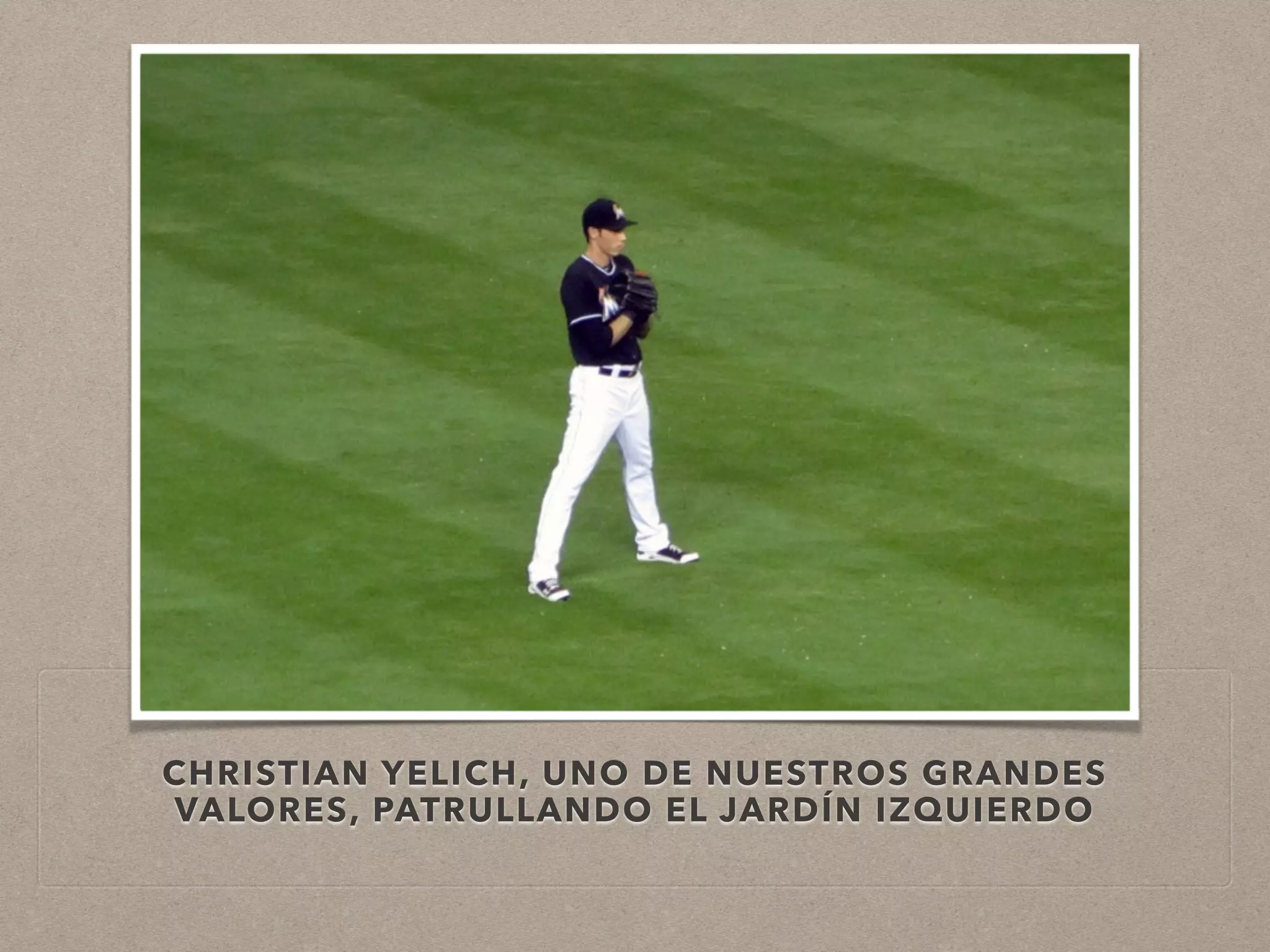 CHRISTIAN YELICH, UNO DE NUESTROS GRANDES 
VALORES, PATRULLANDO EL JARDÍN IZQUIERDO 
 