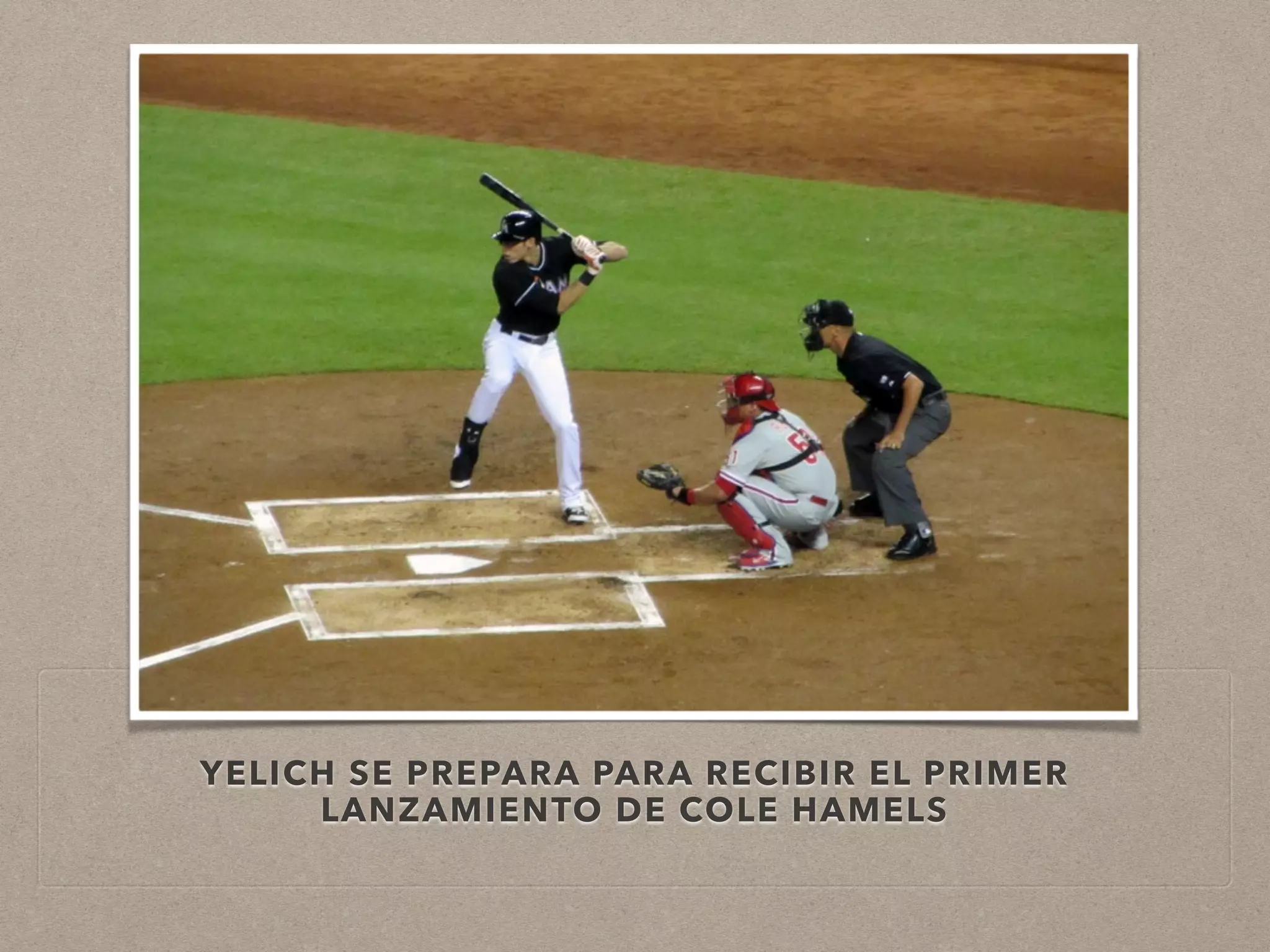 YELICH SE PREPARA PARA RECIBIR EL PRIMER 
LANZAMIENTO DE COLE HAMELS 
 