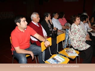 ASISTENTES ESCUCHANDO EL DISCURSO ANIVERSARIO
 
