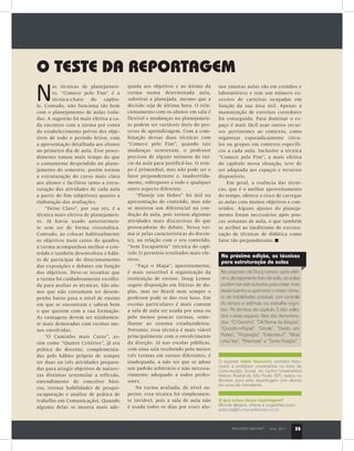 PROFISSÃO MESTRE®
maio 2011 35
O que achou desta reportagem?
Mande elogios, críticas e sugestões para
editorial@humaneditorial.com.br
N
as técnicas de planejamen-
to, “Comece pelo Fim” é a
técnica-chave do capítu-
lo. Contudo, não funciona tão bem
com o planejamento de aulas isola-
das. A sugestão foi mais efetiva a ca-
da encontro com a turma por conta
do estabelecimento prévio dos obje-
tivos de todo o período letivo, com
a apresentação detalhada aos alunos
no primeiro dia de aula. Esse proce-
dimento tomou mais tempo do que
o comumente despendido no plane-
jamento do semestre, porém tornou
a estruturação do curso mais clara
aos alunos e facilitou tanto a estru-
turação das atividades de cada aula
a partir do fim (objetivos) quanto a
elaboração das avaliações.
“Deixe Claro”, por sua vez, é a
técnica mais efetiva de planejamen-
to. Já havia usado anteriormen-
te sem ser de forma sistemática.
Contudo, ao colocar habitualmente
os objetivos num canto do quadro,
a turma acompanhou melhor o con-
teúdo e também desenvolveu o hábi-
to de participar do direcionamento
das exposições e debates em função
dos objetivos. Deve-se ressaltar que
a turma foi cuidadosamente escolhi-
da para avaliar as técnicas. São alu-
nos que não costumam ter desem-
penho baixo para o nível de ensino
em que se encontram e sabem bem
o que querem com a sua formação.
As vantagens devem ser nitidamen-
te mais demoradas com turmas me-
nos envolvidas.
“O Caminho mais Curto”, as-
sim como “Quatro Critérios”, já era
prática do docente, complementa-
das pelo hábito próprio de sempre
ter duas ou três atividades prepara-
das para atingir objetivos de nature-
zas distintas (estimular a reflexão,
entendimento de conceitos bási-
cos, treinar habilidades de pesqui-
sa/apuração e análise de prática de
trabalho em Comunicação). Quando
alguma delas se mostra mais ade-
quada aos objetivos e ao ânimo da
turma numa determinada aula,
substitui a planejada, mesmo que a
decisão seja de última hora. O rela-
cionamento com os alunos em sala é
flexível e mudanças no planejamen-
to podem ser variáveis úteis do pro-
cesso de aprendizagem. Com a com-
binação dessas duas técnicas com
“Comece pelo Fim”, quando tais
mudanças ocorreram, o professor
precisou de alguns minutos do iní-
cio da aula para justificá-las. O tem-
po é primordial, mas não pode ser o
fator preponderante e, inadvertida-
mente, sobreposto a todo e qualquer
outro aspecto diferente.
“Planeje em Dobro” foi útil na
apresentação do conteúdo, mas não
se mostrou um diferencial na con-
dução da aula, pois tornou algumas
atividades mais discursivas do que
provocadoras do debate. Nessa tur-
ma (e pelas características do docen-
te), na relação com o seu conteúdo,
“Sem Escapatória” (técnica do capí-
tulo 1) permitiu resultados mais efe-
tivos.
“Faça o Mapa”, aparentemente,
é mais suscetível à organização da
instituição de ensino. Doug Lemov
sugere disposição em fileiras de du-
plas, mas no Brasil nem sempre o
professor pode se dar esse luxo. Em
escolas particulares é mais comum
a sala de aula ser usada por uma ou
pelo menos poucas turmas, seme-
lhante ao sistema estadunidense.
Portanto, essa técnica é mais viável
principalmente com o envolvimento
da direção. Já nas escolas públicas,
com uma sala recebendo pelo menos
três turmas em turnos diferentes, é
inadequada, a não ser que se adote
um padrão arbitrário e não necessa-
riamente adequado a todos profes-
sores.
Na turma avaliada, de nível su-
perior, essa técnica foi simplesmen-
te inviável, pois a sala de aula não
é usada todos os dias por esses alu-
nos (muitas aulas são em estúdios e
laboratórios) e tem um número ex-
cessivo de carteiras ocupadas em
função da sua área útil. Apenas a
manutenção de estreitos corredores
foi conseguida. Para dominar o es-
paço é mais fácil usar outros recur-
sos pertinentes ao contexto, como
organizar esporadicamente círcu-
los ou grupos em contexto específi-
cos a cada aula. Inclusive a técnica
“Comece pelo Fim”, a mais efetiva
do capítulo nessa situação, teve de
ser adaptada aos espaços e recursos
disponíveis.
Em geral, a essência das técni-
cas, que é o melhor aproveitamento
do tempo, oferece o risco de carregar
as aulas com muitos objetivos e con-
teúdos. Alguns ajustes do planeja-
mento foram necessários após pou-
cas semanas de aula, o que também
se atribui ao ineditismo de estrutu-
ração de técnicas de didática como
fator tão preponderante.
O TESTE DA REPORTAGEM
O repórter Fabio Venturini, também histo-
riador e professor universitário na área de
Comunicação Social, do Centro Universitário
Estácio Radial de São Paulo (SP), testou as
técnicas para esta reportagem com alunos
do curso de Jornalismo.
Na próxima edição, as técnicas
para estruturação de aulas
Na proposta de Doug Lemov, após defi-
nir o planejamento fora de sala, as aulas
podem ser estruturadas para obter mais
desempenho e aprimorar o maior núme-
ro de habilidades possível, com controle
do tempo e estímulo ao trabalho cogni-
tivo. As técnicas do capítulo 3 são volta-
das a esse aspecto. Elas são denomina-
das: “O Gancho”, “Dê Nome às Etapas”,
“Quadro=Papel”, “Circule”, “Divida em
Partes”, “Proporção”, “Entendeu?”, “Mais
uma Vez”, “Arremate” e “Tome Posição”.
PROFISSÃO MESTRE®
maio 2011 35
 