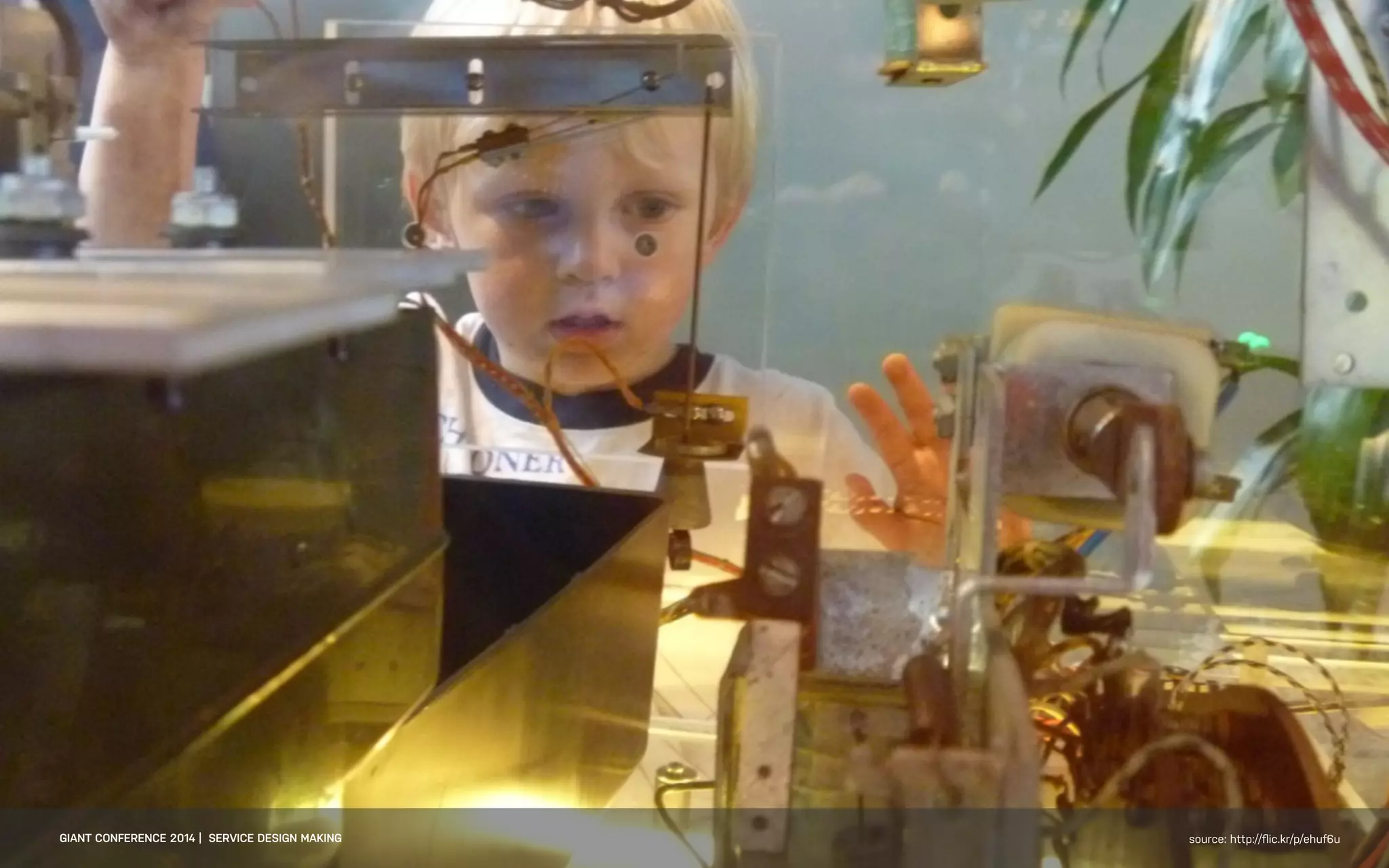 DATEADAPTIVE PATH PROJECT TITLE
GIANT CONFERENCE 2014 | SERVICE DESIGN MAKING source: http://ﬂic.kr/p/ehuf6u
 