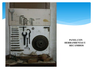 PANEL CON
HERRAMIENTAS Y
RECAMBIOS
 