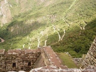 Vista da sinuosa estrada que leva à Machu Picchu
 