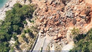 Image credit: http://www.crosstownnews.in/post/17450/landslide-blocks-srinagar-jammu-highway-in-ramban.html
 