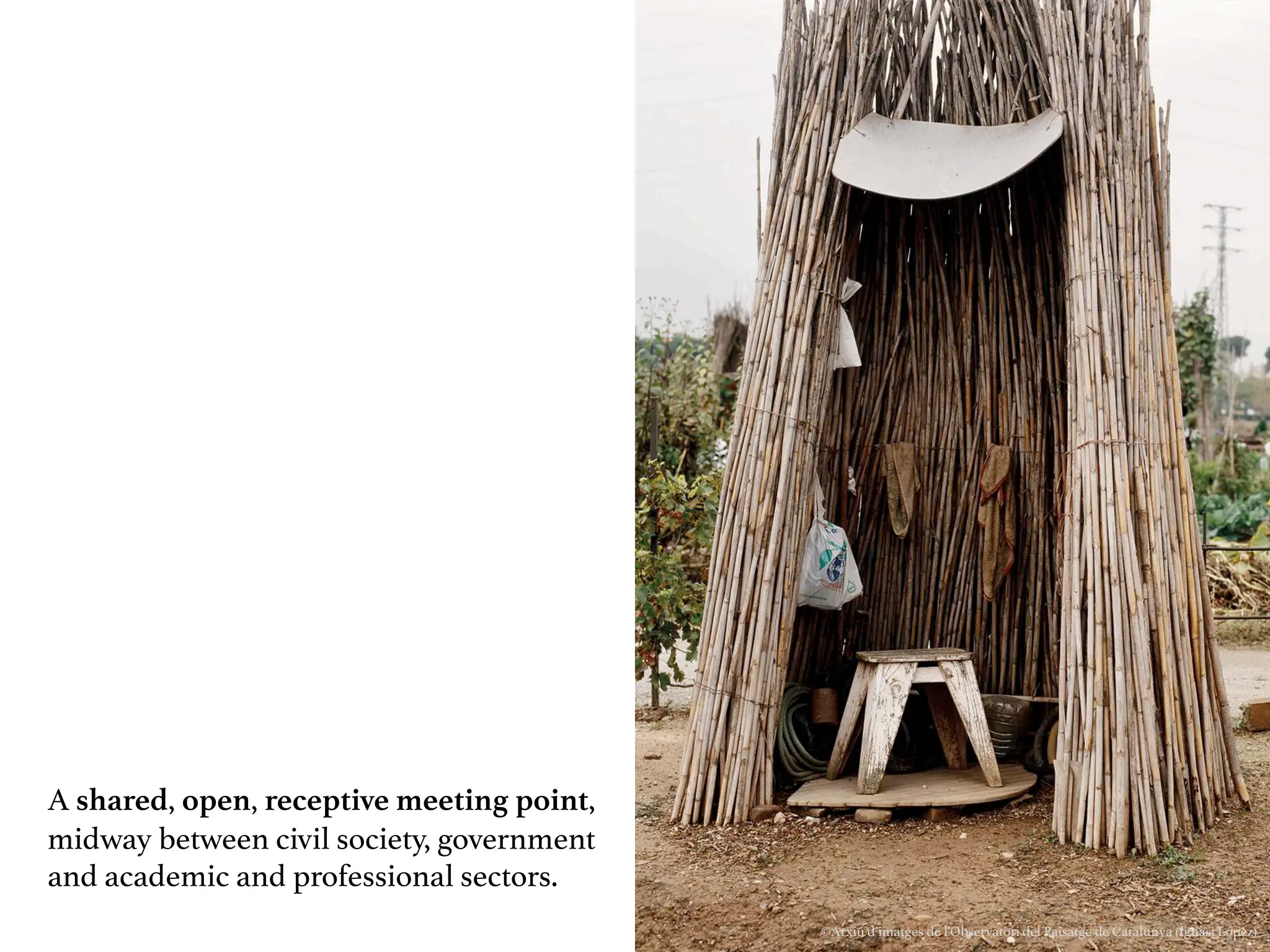 A shared, open, receptive meeting point,
midway between civil society, government
and academic and professional sectors.
©Arxiu d’imatges de l'Observatori del Paisatge de Catalunya (Ignasi López)
 