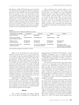 205
Avaliação do estresse pelo cortisol capilar
Avaliação Psicológica, 2014, 13(2), pp. 203-211
Kirschbaum, e Stalder (2012) admitem que não há influ-
ência da frequência de lavagens de cabelo nos segmentos
proximais ao couro cabeludo, mas sim, nas partes distais.
Com isso, percebe-se que o viés da pesquisa se deve-
ria aos períodos longos entre uma coleta e outra. E, para
controlar essa variável confundidora, Hamel et al. (2011)
afirmam que se deve perguntar à pessoa avaliada qual a
frequência com que lava os cabelos. Além disso, outros
autores ressaltam a importância de que estudos assim se-
jam feitos em humanos, tendo em vista que os estudos
preliminares foram realizados com macacos, cuja higie-
nização tem uma especificidade diferente da humana.
Tabela 1
Comparações entre as Diferentes Medidas do Cortisol
Fonte: baseada na proposta de Russel et al. (2012).
Qual a diferença entre cortisol capilar e os ou-
tros métodos? O cortisol capilar é um método relati-
vamente novo, com vantagens, mas cujo desempenho
depende do que se quer avaliar. Conforme relatado, o
cortisol capilar é um bom preditor de estresse crôni-
co, ou seja, de longo tempo. Mas, caso seja necessá-
rio avaliar o estresse em uma situação pontual, outras
formas de coleta são recomendadas. Para colocar em
síntese os prós e contras de cada uma, Russel et al.
(2012) apresentam uma comparação das propriedades
de medidas de cada forma de mensuração do cortisol
(Tabela 1).
Propriedade do material Sanguíneo Urinário Salivar Capilar
Coleta invasiva Alta Moderada Baixa Baixa
Cortisol aumentado
pelo estresse da coleta
Possivelmente Possivelmente Possivelmente Não
Exigências de
armazenamento
Refrigerado
em freezer
Refrigerado
em freezer
Refrigerado
em freezer
Temperatura
ambiente
Tempo de secreção do
cortisol avaliado
Instantâneo 12 a 24 h de exposição
ao estresse (cortisol)
Instantâneo De meses a anos,
dependendo do tamanho
do fio de cabelo analisado
Apesar de ser um método novo, outros modos de
análise do cortisol já estão em tese, como a análise atra-
vés das unhas. Já que uma das possibilidades do cortisol
ser inserido no cabelo é pelo suor, daqui a alguns anos,
provavelmente, também usaremos o suor na coleta.
Recentemente, um estudo-piloto proposto por Warnock
et al. (2010) encontrou aumento na concentração de
cortisol nas unhas em situações estressantes. A principal
limitação desse método é que o crescimento das unhas
depende de fatores ambientais (mudança de estação, por
exemplo) e de comportamentos pessoais (fazer ou roer as
unhas, tirar cutícula etc.), tornando-se difícil a sistema-
tização de um método de coleta. Ben Khelil et al. (2011)
também mensuraram o cortisol pelas unhas e obtiveram
resultados semelhante, mas sustentam que são necessá-
rios mais estudos para validar o método.
Embasando-se nessa relativa novidade – a medida
do cortisol capilar –, o objetivo deste trabalho é analisar,
através de uma revisão sistemática, os estudos publica-
dos nos últimos dez anos que utilizaram cortisol capilar
como indicativo de estresse crônico, atentando-se para
quais populações foram avaliadas e para qual metodolo-
gia de análise bioquímica foi empregada.
Método
Para a revisão sistemática dos artigos, utilizou-
-se o site de buscas de periódicos da Coordenação de
Aperfeiçoamento de Pessoal de Nível Superior – Brasil
(CAPES), restringindo-a para o Conjunto de Bases
Multidisciplinares. As produções dos cursos de Mestrado
e Doutorado foram buscadas no Banco de Teses e
Dissertações da CAPES. A busca ocorreu entre 08 e 10 de
novembro de 2012.
Os critérios de inclusão, tanto para artigos quan-
to para teses e dissertações, foram: publicação nos úl-
timos dez anos (2002-2012), pesquisa com coleta de
dados ou análise teórica do cortisol capilar. Os critérios
de exclusão foram: relato de pesquisa apenas com re-
sumo e publicação de eventos científicos, como sim-
pósios e congressos. Os descritores foram buscados na
Terminologia Psi da Biblioteca Virtual em Saúde de
Psicologia (BVS – Psi), selecionando-se: cortisol capilar
e cortisol pelo fio de cabelo, com seus correspondentes em
espanhol e em inglês.
Ao se buscar descritores nas bases de dados citadas,
877 artigos foram localizados. Pela análise do material,
231 artigos não se enquadraram nos critérios de inclu-
são; 518 eram repetidos ou se enquadravam nos critérios
de exclusão; 94 não apresentavam a temática cortisol ca-
pilar como método de pesquisa (era somente mencio-
nada ou envolvia apenas cortisol, não necessariamente
capilar). Os 34 artigos restantes foram lidos na íntegra e
aplicou-se critérios de verificação de qualidade científica
dos estudos, semelhante aos usados pela escala PEDro
(Shiwa et al., 2011). Os critérios foram adaptados para
 