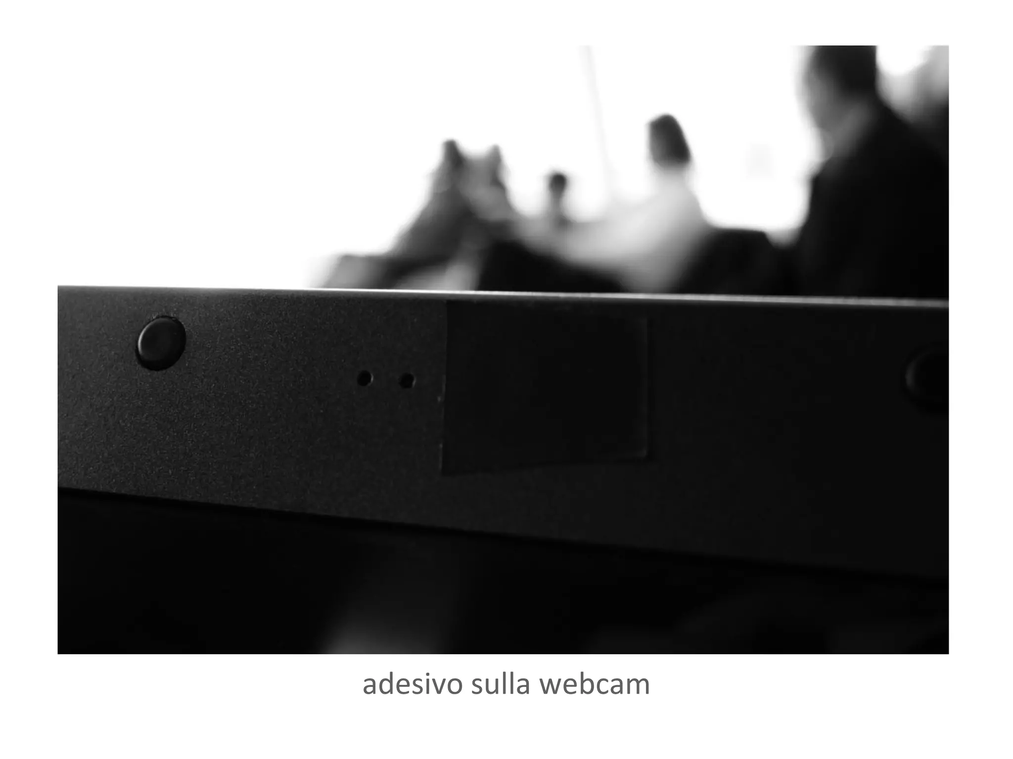 adesivo sulla webcam
 