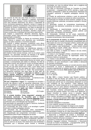 Um docente de Arte dos anos finais do Ensino Fundamental
propõe que seus alunos observem e explorem movimentos
espontâneos em um espaço e tempo determinados. Ele espera
com essa atividade desenvolver nos alunos a capacidade de
criar movimentos expressivos, alterando o tempo e o espaço da
gestualidade cotidiana. Considerando o Documento Curricular do
Tocantins do Ensino Fundamental e com base na descrição da
atividade relativa à unidade temática “dança” e ao objeto de
conhecimento “elementos da linguagem”, assinale a opção que
indica corretamente a habilidade que está sendo desenvolvida.
(A) Analisar e experimentar diferentes elementos (figurino,
iluminação, cenário, trilha sonora etc.) para composição cênica e
apresentação coreográfica.
(B) Experimentar e analisar os fatores de movimento (tempo,
peso, fluência e espaço) como elementos que, combinados,
geram as ações corporais e o movimento dançado.
(C) Explorar e analisar elementos constitutivos como altura,
intensidade e ritmo, por meio de canções e práticas diversas de
composição/criação, execução e apreciação.
(D) Discutir, sem preconceito, as experiências pessoais e
coletivas em dança vivenciadas na escola, como fonte para a
construção de vocabulários e repertórios próprios.
(E) Explorar fontes sonoras diversas, como as do próprio corpo
(palmas, voz, percussão corporal), da natureza e de objetos
cotidianos, reconhecendo seus elementos constitutivos.
39 A principal característica dessa dança é a batida dos porretes
uns contra os outros em determinados trechos da música, que é
cantada e acompanhada pela batida do atabaque. No final de
cada frase musical, dois dançarinos cruzam os porretes batendo-
os dois a dois: eles simulam um combate no interior de um
círculo, em cuja parte central está o chefe, o qual “ataca” todos
os participantes, uma vez que passa por todos e escolhe um
“lutador” experiente para travar um “duelo”. Nas apresentações,
os dançarinos costumam usar saias feitas de sisal, além de
pintura corporal. A imagem e a descrição se referem a uma
dança popular tradicional, presente nas comunidades
quilombolas do Tocantins, conhecida como
(A) Congada. (B) Dança do lindô. (C) Samba do côco.
(D) Dança do lenço. (E) Dança do Maculelê.
40 Leia o fragmento a seguir. É a capacidade de conceber o
mundo não apenas a partir de esquemas referenciais, mas a
partir da experiência e percepção do que existe, desenvolvendo
a sensibilidade e a capacidade de entender sentimentos e
sensações. Assinale a opção que indica a dimensão do
conhecimento em Arte nele referida.
(A) Estesia. (B) Criação. (C) Fruição.
(D) Reflexão. (E) Expressão.
41 A unidade temática “Artes Integradas”, proposta no
Documento Curricular do Tocantins para o Ensino
Fundamental (Linguagens – Arte), entende integração como
(A) inclusão e permanência de todos os alunos na escola,
contribuindo para a diversificação das linguagens.
(B) assimilação da capacidade de lógica e raciocínio, facilitando
o processo de aprendizagem do aluno.
(C) incorporação das novas mídias e da tecnologia à gestão
curricular e à prática pedagógica docente.
(D) articulação dos conhecimentos sobre corporalidades,
visualidades, musicalidades, espacialidades e teatralidades.
(E) integralização dos componentes curriculares e requisitos
estabelecidos pelos Projeto Pedagógicos da escola.
42 Sobre a unidade temática “Música”, leia o trecho a seguir.
Ao longo dos anos iniciais do Ensino Fundamental, estimular o
estudante a identificar e manipular os elementos do som por
meio do exercício da escuta. Para desenvolver essa habilidade é
necessário que o educando possa inventar e reinventar
sonoridades, por meio de práticas lúdicas, sem a exigência da
reprodução de modelos musicais.
Com base no Documento Curricular do Tocantins do Ensino
Fundamental – Linguagens/Arte (2019), assinale a opção que
identifica corretamente o objeto de conhecimento “Elementos da
Linguagem” pertinente à sugestão pedagógica descrita no
trecho.
(A) Criação de performances artísticas a partir de elementos
visuais, sonoros e cênicos no contexto da cultura tocantinense.
(B) Exploração de canções de ritmos diversos: cantigas de roda,
canções folclóricas, parlendas, brincadeiras cantadas e rítmicas,
entre outras.
(C) Apreciação musical de compositores tocantinenses e
identificação dos elementos construtivos da música nas obras
apreciadas.
(D) Identificação e experimentação corporal de gestos,
sonoridades, ambientes, arquiteturas, espaços públicos que
fazem parte vida cotidiana dos estudantes
(E) Composição, individual ou em grupo, explorando a
musicalidade brasileira contemporânea a partir de instrumentos
musicais convencionais e não convencionais.
43 A compreensão da música, ou mesmo a sensibilidade a
ela, tem por base um padrão culturalmente compartilhado para a
organização dos sons numa linguagem artística, padrão este que
é socialmente construído e aprendido – pela vivência, pelo
contato cotidiano, pela familiarização – embora também possa
ser aprendido na escola. PENNA, Maura. Música(s) e seu ensino.
Porto Alegre: Sulina, 2012, p. 31. (Adaptado)
Com base no trecho, a respeito da música e de seu ensino,
analise as afirmativas a seguir.
I. A música é uma linguagem artística, culturalmente construída,
juntamente com seus princípios de organização, sendo um
fenômeno histórico e sociocultural.
II. A música é uma atividade universal, motivo pelo qual a sua
linguagem é igualmente compreendida e compartilhada por todos
os homens, os quais reconhecem o valor estético e atemporal
das grandes composições.
III. A educação musical pressupões um conceito plural de cultura,
favorecendo as trocas e reelaborações de características
musicais e experiências do cotidiano dos alunos, relativizando os
pontos de vista e de escuta. Está correto o que se afirma em
(A) I, apenas. (D) II e III, apenas
B) I e II, apenas. (E) I, II e III.
(C) I e III, apenas.
44 Em 1913 o músico futurista Luigi Russolo publicou o
manifesto A Arte dos Ruídos. Em sintonia com a era industrial
das máquinas e da velocidade, Russolo criou novos instrumentos
musicais para permitir que os compositores utilizassem os sons
mais complexos da “era mecânica”: Todos sabemos que
qualquer som musical transporta em si um desenvolvimento de
sensações com as quais estamos familiarizados e das quais
estamos exaustos, pois predispõem o ouvinte ao aborrecimento.
Nós Futuristas, amamos profundamente e apreciamos as
harmonias dos grandes mestres. Por muitos anos, Beethoven e
Wagner chocaram os nossos nervos e corações. Agora
encontramos mais divertimento na combinação de ruídos de
carris, motores, carruagens e multidões. RUSSOLO, Luigi. L’arte dei
rumori, in: https://archive.org/details Com base nas palavras de
Russolo, é correto afirmar que para o autor, o ruído é um
(A) recurso musical.
(B) barulho indesejável e involuntário.
(C) rumor indistinto, gravado do mundo natural.
(D) som que impede a mensagem de chegar ao seu receptor.
(E) som eletrônico puro, produzido por frequência constante.
45 Um docente de Arte do 9º ano do Ensino Fundamental propôs
aos estudantes a criação de um vídeo performance, a partir dos
próprios smartphones. Essa atividade possuía dois objetivos:
1. desenvolver a habilidade de analisar a diversidade do
patrimônio cultural brasileiro, material e imaterial, incluindo suas
matrizes indígenas, africanas e europeias; e
2. favorecer a construção de vocabulário e repertório relativos às
diferentes linguagens artísticas. Considerando o Documento
Curricular do Ensino Fundamental – Linguagens/Arte (2019), a
proposta enquadra-se na unidade temática:
 
