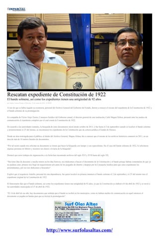 Rescatan expediente de Constitución de 1922 El bando solmene, así como los expedientes tienen una antigüedad de 92 años por Andrés Carrera Pineda el Miércoles 15 de octubre de 2014 - 05:00:02 A raíz de que se había negado su existencia, personal del Archivo General del Gobierno del Estado, dieron a conocer el rescate del expediente de la Constitución de 1922 y el bando solemne de su promulgación. En compañía de Víctor Alejo Torres, Consejero Jurídico del Gobierno estatal, el director general de esta institución, Carlo Magno Ochoa, presentó ante los medios de comunicación el expediente completo por el cual consta la Constitución de 1922. De acuerdo a las autoridades estatales, la búsqueda de estos documentos inició desde octubre de 2013, y fue hasta el 2 de septiembre cuando se localizó el bando solemne y posteriormente el 25 del mismo, se encontraron los expedientes de la Constitución que da certeza jurídica al Estado de Oaxaca. Desde un área restringida para el público, el titular del Archivo General, Magno Ochoa, dio a conocer que el rescate de los archivos históricos comenzó en 2011, en un área de más de 16 metros lineales de documentos. “Por tal razón cuando nos solicitan un documento se tienen que hacer la búsqueda con tiempo y con especialistas, fue el caso del bando solemne de 1922, lo solicitaron algunas personas en febrero y nosotros nos dimos a la tarea de la búsqueda”. Destacó que estos trabajos de organización, a la fecha han encontrado archivos del siglo XVI y XVII hasta del siglo XX. “Sin tener días de descanso y mucho menos en los días festivos, nos dedicamos a buscar el documento de la Constitución y el bando porque habían comentarios de que ya no pudiera estar, primero nos llegó un requerimiento por parte de los juzgados de distrito y después por la Consejería Jurídica para que estos expedientes los presentáramos, por eso nos dedicamos a buscarlos”. Explicó que el arquitecto Antolín, personal de esta dependencia, fue quien localizó en primera instancia el bando solemne el 2 de septiembre y el 25 del mismo mes el expediente original de la Constitución de 1922. El funcionario dijo que el bando solmene, así como los expedientes tienen una antigüedad de 92 años, ya que la Constitución se elaboró el 6 de abril de 1922 y se envió a las autoridades municipales el 15 de abril de 1922, “El 14 de abril de ese año, hay documentos que señalan que el bando se recibió en los municipios, como no habían medios de comunicación en aquel entonces el documento se pegaba en bardas para que se hiciera la promulgación”. 
 