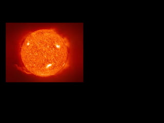 EL SOL

                                           Es una estrella mediana
                                           Su temperatura superficial es
                                           de 5.500 ºC
                                           Se                    compone,
                                           aproximadamente, de un 75%
                                           de hidrógeno, un 25% de helio,
                                           y un pequeño porcentaje de
                                           oxígeno, carbono, hierro y otros
                                           elementos.
En el núcleo solar, donde se produce la fusión nuclear, la temperatura es
de unos 15 millones de grados centígrados.
El Sol gira sobre sí mismo en sentido contrario al de las agujas del reloj y
tarda de 25 a 30 días en dar una vuelta completa.
 