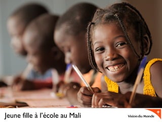Jeune fille à l’école au Mali
 