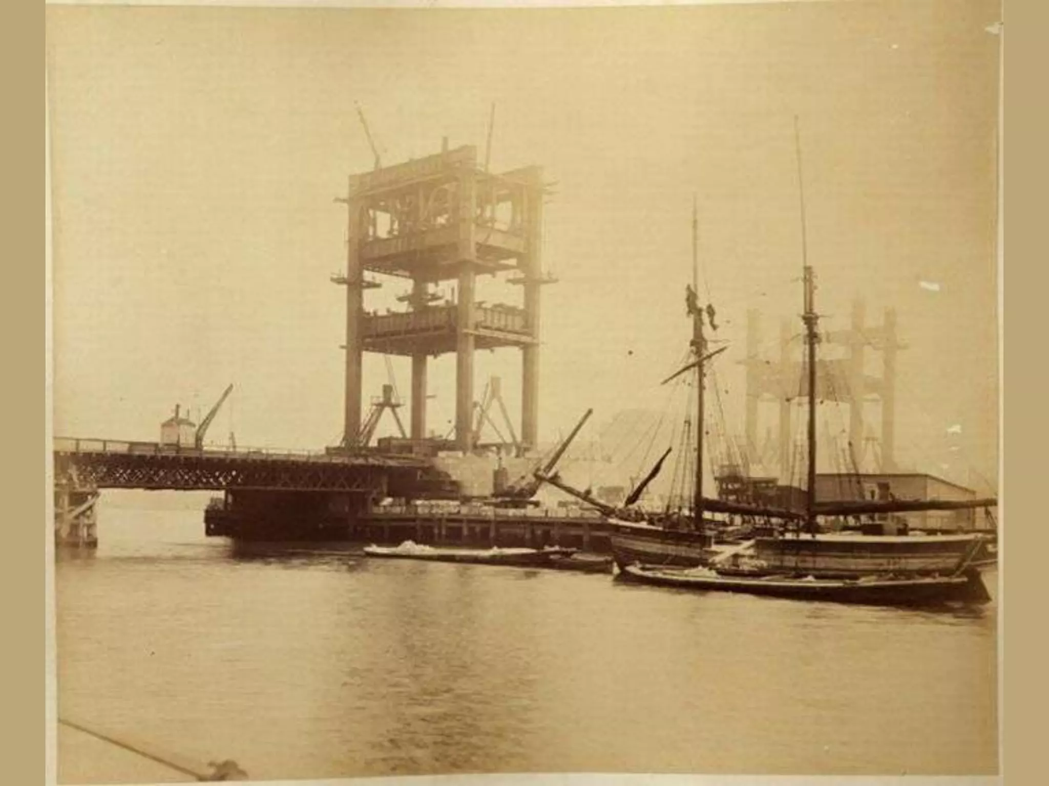 The building of London tower bridge