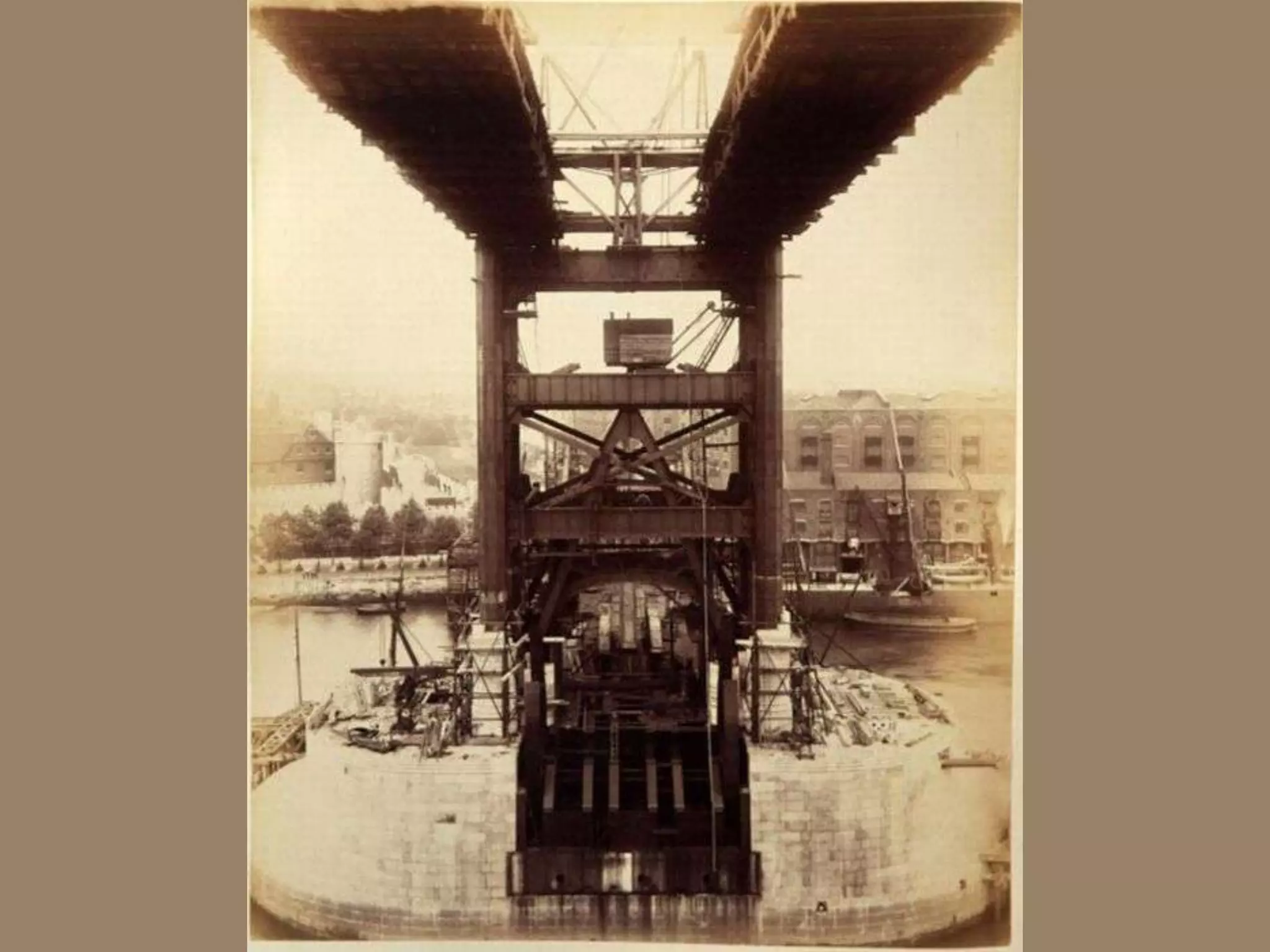 The building of London tower bridge