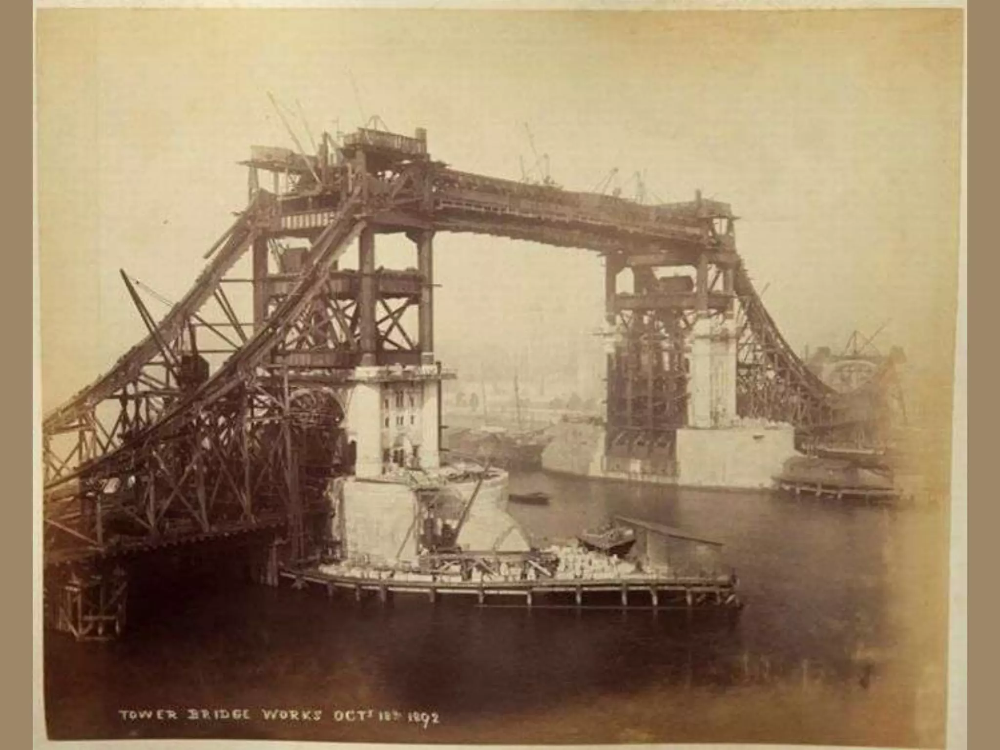 The building of London tower bridge