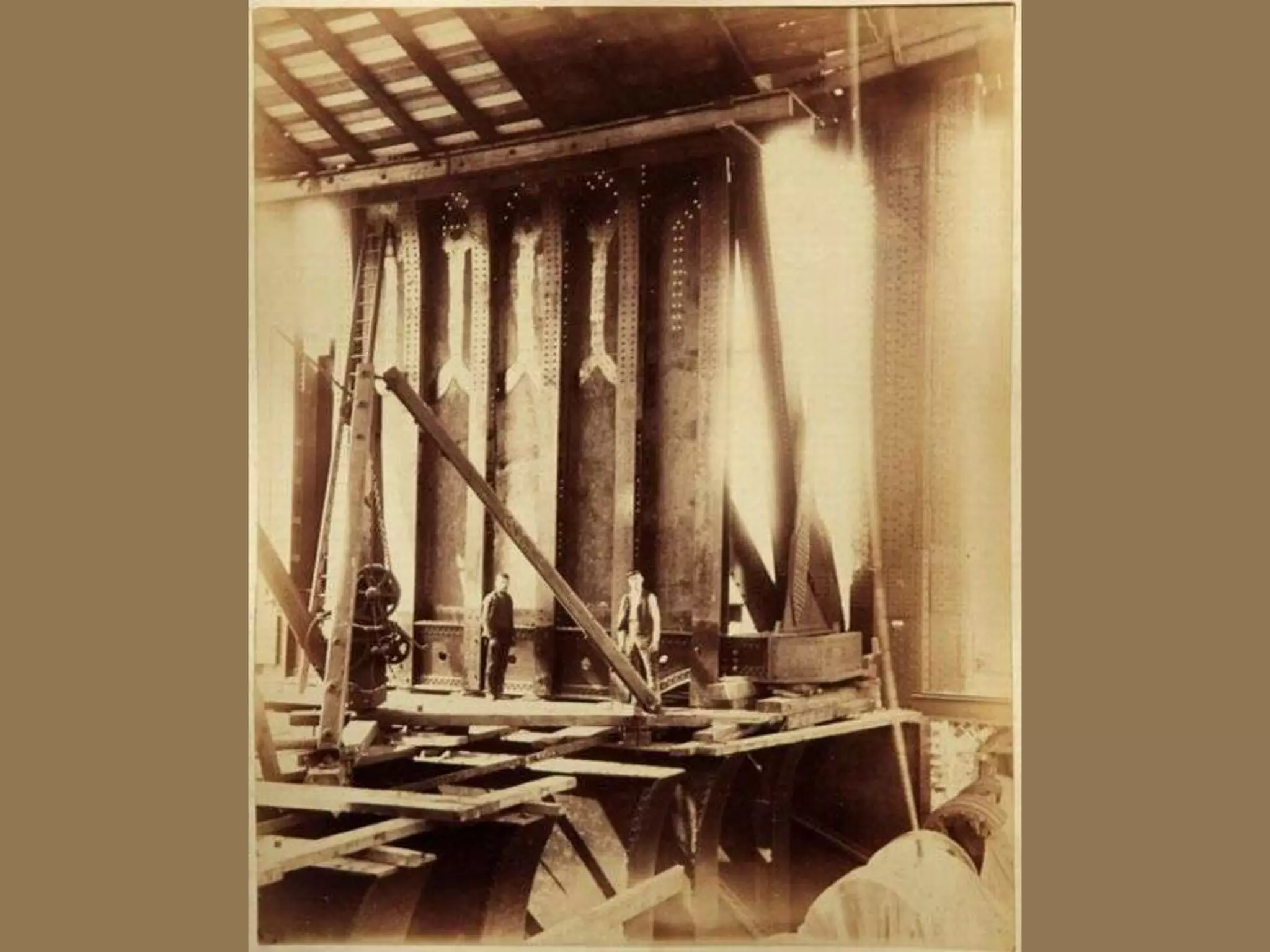 The building of London tower bridge