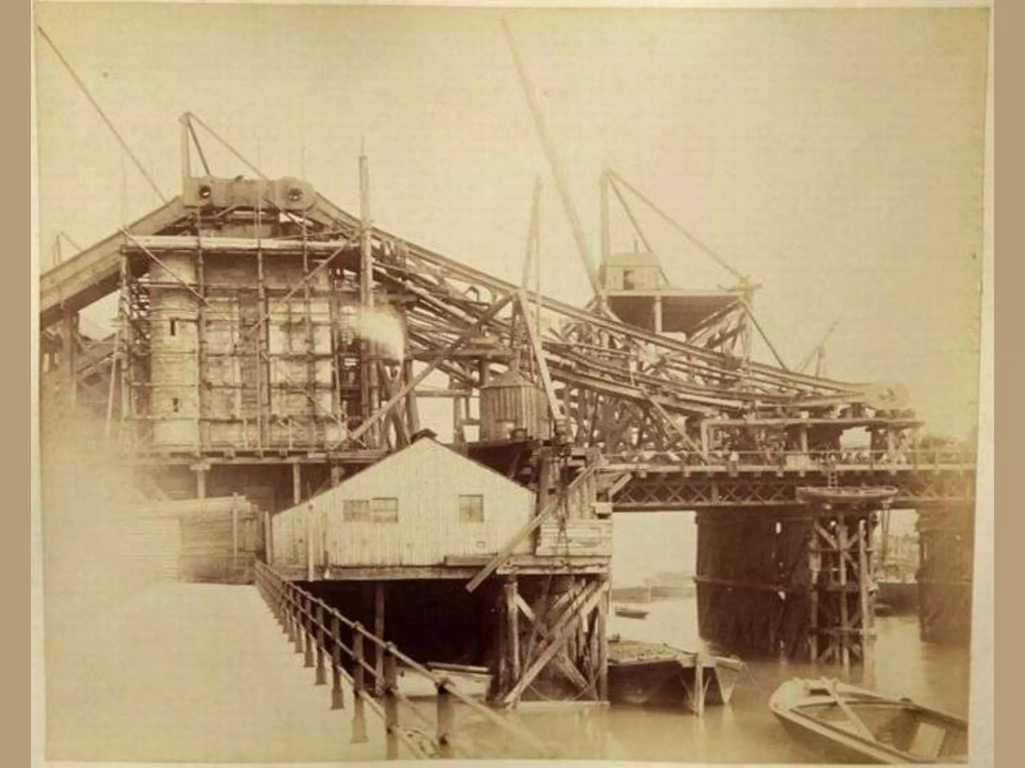 The building of London tower bridge