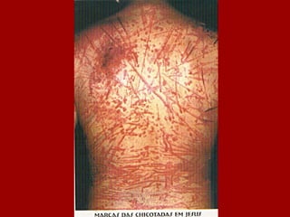 El stipes ya estaba preparado en el lugar del suplicio. O sea que el condenado llevaba solo el travesaño, el cual pesaba unos 50 k. (difícil cargar con 100 k...)  