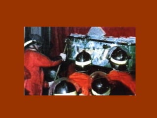 Según cree el prof. Tamburelli , en la SS hay vestigios de este sudor de sangre. Con su minicomputador, ha detectado que la cara del Hombre de la S., aparte los innumerables reguerrillos y grumos de sangre que la surcan, está toda ella embadurnada de sangre. 