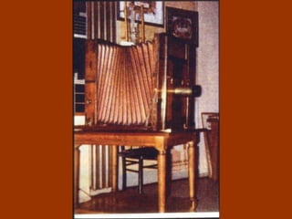 Modo de flagelar : la flagelación se ejecutaba en el mismo lugar del tribunal. El condenado era desnudado completamente. Luego era atado a una columna. Según algunos era una pequeña columna. 