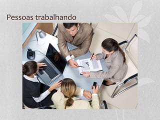 Pessoas trabalhando
 