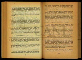 multitudes. Sofísticamente, a veces se les quiere dar
una apariencia lógica, pero en el fondo no la tienen,
porque corresponden a sentimientos soterrados, que no
se ven a primera vista. Se trata en muchas ocasiones de
mitos o falsas creencias a las cuales mañosamente se
les quiere dar una apariencia racional, o sea, que se tra-
ta de legitimar conductas indebidas mediante falsos ar-
tificios.
En ocasiones se llega ai extremo de violar abierta-
mente las normas sagradas de respetar la vida huma-
na, de no mentir y de amar al prójimo, acudiendo a
conceptos abstractos o señuelos que seducen fácilmente
a las multitudes, como cuando se habla de "un mundo
mejor", "una sociedad sin clases", "el reinado del pro-
letariado", etc.
Las explicaciones que se quieren dar a estas accio-
nes no lógicas, se llama derivación. En realidad son
falsos artificios que ocultan la verdad, pero no todo
mundo puede desenmascararlas. El maestro italiano
Pareto, señala cuatro derivaciones o falsas explicacio-
nes:
a).—DE AFIRMACION.—Esto sucede, cuando con
toda énfasis y de una manera dogmática, apelando a un
falso, patriotismo, se dice por-'ejemplo: "nuestra patria
es invencible" o bien refiriéndose al enemigo: "no pa-
sarán". Esto tendrá un valor sentimental, p,ero que no
siempre corresponde a la verdad.
b).—DE AUTORIDAD.—Por ejemplo, cuando una
eminente autoridad científica o artística, opina sobre
un tema que no es de su competencia. Einstein es uno
de los más grandes matemáticos de nuestro siglo, ñe-
ro su opinión o criterio en temas sociales, es discutible.
c).—DE SENTIMIENTOS COLECTIVOS.—Esto a-
contece cuando se emite un criterio que se sabe tendrá
éxito, aunque no corresponda con la verdad, por no ser
cierto, y que acudiendo a una hábil propaganda, se di-
ce que coincide con los ideales de "la democracia", "la
justicia", "el bien", "el progreso".
d).—PRUEBAS VERBALES.—Consiste cuando se
emplea con toda mala fe ambigüedad en el lenguaje.
Por ejemplo, cuando los anarquistas afirman que debe-
mos vivir conforme a la naturaleza y que como en la na-
turaleza no hay propiedad, debe acabarse con esta. So-
físticamente emplean la palabra naturaleza en dos sen-
tidos bien diversos: primero, equivalente a lo que no
es obligatorio o sea lo contrario de lo normativo, y se-
gundo, hacen uso de la misma, palabra, en una acep-
ción que corresponde al mundo físico y biológico.
6.—LA ASIMILACION EN LA CULTURA—La asi-
milación en la cultura consiste en tomar los habitantes
de un país, elementos que han aportado otras gentes,
para incorporarlos a su patrimonio espiritual. Este
proceso de incorporación supone dos estadios sucesivos:
asimilación .e integración. Esta última etapa se verifica
al consolidarse la asimilación formando un todo indes-
tructible con la nueva cultura, de tal manera que no se
puede distinguir, lo que es propio y lo que es" extraño.
Todos los pueblos y todos los hombres nos imita-
mos unos a otros de manera incesante. La repetición es
una ley universal de la historia. Las naciones forjado-
ras de grandes sistemas políticos, económicos o jurídi-
cos, serán forzosamente seguidas. Los seres humanos
tendemos a copiar lo que consideramos superior, y más
en nuestro siglo de rápidos sistemas de transporte (au-
tomóvil, ferrocarril y avión) y de vertiginosa interco-
municación de pensamientos y de costumbres, gracias a
la radio, el cinematógrafo y la televisión.
Todo ello nos permite comprobar que la civiliza-
ción es el producto elaborado por todas las razas y que
 