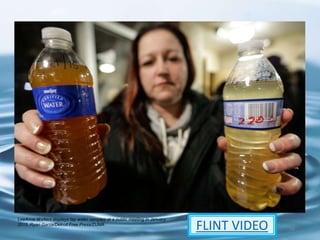 54
LeeAnne Walters displays tap water samples at a public meeting in January
2015. Ryan Garza/Detroit Free Press/ZUMA
FLINT VIDEO
 