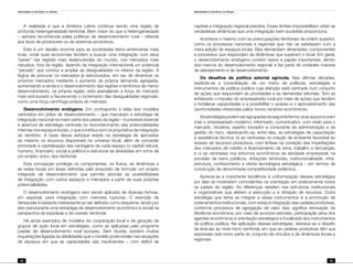 Identidade e território no Brasil
42
Identidade e território no Brasil
43
A realidade é que a América Latina continua sendo uma região de
profunda heterogeneidade territorial. Bem maior do que a heterogeneidade
– sempre reconhecida pelas políticas de desenvolvimento rural – referida
aos tipos de produtores ou de sistemas produtivos.
Este é um desafio enorme para as sociedades latino-americanas mais
ricas, onde suas economias tendem a buscar uma integração com seus
“pares” nas regiões mais desenvolvidas do mundo, nos mercados mais
robustos, fora da região, fazendo da integração internacional um potencial
“pecado” que conduz a ampliar às desigualdades no interior da região. A
lógica de procurar os mercados já estruturados, em vez de dinamizar os
próprios mercados mediante o aumento da própria demanda agregada,
aumentando a renda e o desenvolvimento das regiões e territórios de menor
desenvolvimento, na própria região, está assinalando a força do mercado
mais estruturado e favorecendo o incremento das desigualdades regionais,
como uma força centrífuga própria do mercado.
Desenvolvimento endógeno. Em contraponto à idéia dos modelos
centrados em pólos de desenvolvimento – que marcaram a estratégia de
integração nacional na maior parte dos países da região – é possível observar
a abertura de estratégia centrada no reconhecimento das potencialidades
internas nos espaços locais, o que contribui com os propósitos da integração
do território. A base desse enfoque reside na estratégia de aproveitar
ao máximo os recursos disponíveis no universo local, além de conceder
prioridade à capitalização das vantagens de cada espaço (o capital natural,
humano, financeiro, social e político) e estruturar as atividades em torno de
um projeto único, tipo territorial.
Esta concepção privilegia os componentes, os fluxos, as dinâmicas e
as redes locais em áreas definidas pelo propósito de formular um projeto
integrado de desenvolvimento que permite abordar as possibilidades
de integração com outros espaços e mercados a partir de suas próprias
potencialidades.
O desenvolvimento endógeno vem sendo aplicado de diversas formas,
em especial, para integração com menores rupturas. O exemplo da
Venezuela é bastante interessante ao ser definido como esquema, tendo por
eixo estruturante uma estratégia de desenvolvimento econômico e social na
perspectiva da eqüidade e da coesão territorial.
Há ainda exemplos de modelos da cooperação local e de geração de
grupos de ação local em estratégias, como as aplicadas pelo programa
Leader de desenvolvimento rural europeu. Sem dúvida, existem muitas
inquietações ligadas às debilidades que o modelo pode revelar nas situações
de espaços em que as capacidades são insuficientes – com deficit de
capitais e integração regional precária. Esses limites impossibilitam obter as
verdadeiras dinâmicas que uma integração bem-sucedida proporciona.
Acontece o mesmo com as preocupações territoriais de ordem superior,
como os processos nacionais e regionais que não se satisfazem com a
mera adição de espaços locais. Eles demandam dimensões, componentes
e processos que respondam às dinâmicas que superam o local. Em geral,
o desenvolvimento endógeno contém nexos e papéis importantes, dentro
dos marcos do desenvolvimento regional, e faz parte de unidades maiores
de planejamento e de desenvolvimento.
Os desafios da política setorial agrícola. Nas últimas décadas,
explicita-se a consolidação de um menu de políticas, estratégias e
instrumentos de política pública cuja atenção está centrada num conjunto
de ações que respondam às prioridades e as demandas setoriais. Tem se
enfatizado o impulso do empresariado rural por meio de ações que tendem
a fortalecer capacidades e a possibilitar o acesso e o aproveitamento das
oportunidades oferecidas pelos novos cenários econômicos.
Asestratégiaspodemseragrupadasdaseguinteforma:a)asqueprocuram
criar o empresariado moderno, informado, comunicativo, com visão para o
mercado, iniciativa, espírito inovador e consciente da administração e da
gestão do risco, destacando-se, entre elas, as estratégias de capacitação
e assistência técnica; b) as centradas na criação de ambiente favorável ao
acesso de recursos produtivos, com ênfase na correção das imperfeições
dos mercados de crédito e financiamento de terra, trabalho e tecnologia;
e c) as centradas nos entornos econômicos da atividade empresarial, na
provisão de bens públicos, dotações territoriais, institucionalidade, infra-
estrutura, conhecimento e oferta tecnológica estratégica – em termos de
construção da denominada competitividade sistêmica.
Aprecia-se a importante tendência à uniformização dessas estratégias
por elas se mostrarem coincidentes na orientação em praticamente todos
os países da região. As diferenças residem nas estruturas institucionais
e organizativas que afetam a execução e a dotação de recursos. Outra
estratégia que tenta se integrar a esses instrumentos é a promoção de
ordenamentos institucionais, com vistas à integração das cadeias produtivas,
conforme processos de agregação de valor. Isso significa renovação da
eficiência econômica, por meio de acordos setoriais, participação ativa dos
agentes econômicos e orientação estratégica e focalizada dos instrumentos
de política pública. Na aplicação dessas estratégias, destaca-se o desafio
de levá-las ao nível micro territorial, em que as cadeias produtivas têm sua
expressão real como parte do conjunto de vínculos e de dinâmicas locais e
regionais.
 