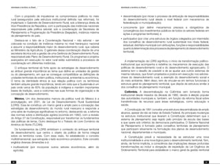 Identidade e território no Brasil
50
Identidade e território no Brasil
51
Com o propósito de impulsionar os compromissos políticos no meio
rural (assegurados pela estrutura institucional definida nas reformas), foi
implantado o Gabinete de Desenvolvimento Rural, sob a liderança direta da
Vice-Presidência da República, com a participação das instâncias nacionais
responsáveis pela política setorial, sob a coordenação da Secretaria de
Planejamento e Programação da Presidência (Segeplan), instância máxima
de planejamento do país.
Destaca-se o fato de a Coordenação Nacional – não setorial – ser
colocada na condição de instância máxima no nível hierárquico nacional
e assumir a responsabilidade maior do desenvolvimento rural, que caberia
ao Ministério da Agricultura. O gabinete dessa coordenação dispõe de uma
secretaria técnica sob a gestão de uma Gerência de Desenvolvimento Rural,
responsável pelo Plano de Desenvolvimento Rural. Os programas e projetos
avançados em execução no setor rural estão submetidos a processos de
coordenação em diferentes instâncias.
O enfoque territorial dá forte apoio às estratégias de desenvolvimento
ao atribuir grande importância ao tema que define as unidades de gestão
ou do planejamento, em que se consegue compatibilizar as definições de
unidades territoriais de ordem política, institucional, ambiental ou econômica.
O tema da identidade étnica (e sua relação política com os territórios)
também adquire grande importância, tendo em vista que a Guatemala é um
país onde cerca de 60% da população é indígena e mantém importantes
bases de tradição, usos e costumes nas suas formas de organização e de
concepção de desenvolvimento.
México. Um dos destacados marcos da política rural do México é a
promulgação, em 2001, da Lei de Desenvolvimento Rural Sustentável
(LDRS). Essa lei constituiu um marco geral e amplo para a concepção das
estratégias de desenvolvimento do mundo rural mexicano e responde a
uma série de mudanças significativas no entorno, destacando-se, a reforma
das normas sobre a distribuição agrária (ocorrida em 1992), com a revisão
do Artigo 27 da Constituição, responsável por transformar os fundamentos
das políticas de terras. Outro destaque foi o Tratado de Livre Comércio da
América do Norte (TLCAN).
Os fundamentos da LDRS sintetizam o conteúdo do enfoque territorial
de desenvolvimento que centra o objeto da política de forma integral
sobre os territórios rurais. Com essa visão, foi estabelecido o conceito
multidimensional, que extrapola o lado econômico-produtivo. Este conceito
engloba diversas dimensões e é:
•	 multissetorial (por incorporar outros setores econômicos, além do
agrícola);
•	 descentralizado (por iniciar o processo de atribuição de responsabilidades
do desenvolvimento rural desde o nível federal com mecanismos de
federalização e municipalização);
•	 concorrente (por definir mecanismos precisos e obrigatórios de
convergência dos investimentos públicos de todos os setores federais em
ações e programas territoriais); e
•	 participativo (por criar uma estrutura de órgãos colegiados por intermédio
dos conselhos de desenvolvimento rural sustentável nos níveis federal,
estadual, distrital e municipal com atribuições, funções e responsabilidades
quantoàdeterminaçãodosprocessosdeplanejamentododesenvolvimento
territorial).
A implementação da LDRS significou o início da transformação político-
institucional que acompanha e redefine os mecanismos de execução das
políticas de desenvolvimento rural e do desenvolvimento agropecuário. O
sistema tem o desafio de coexistir e de se ajustar aos outros sistemas de
mesma natureza, que foram projetados e postos em execução nos setores-
chave do desenvolvimento rural, a exemplo do desenvolvimento social e
do meio ambiente. Além disso, tem de vincular-se em termos funcionais à
estrutura geral do planejamento territorial, que dispõe de estrutura similar à
dos conselhos de planejamento municipal.
Colômbia. A descentralização na Colômbia vem tomando forma
institucional desde meados da década de 1980, devido à eleição popular
das autoridades municipais e, também, em função da reforma fiscal sobre
transferências de recursos para áreas estratégicas, como educação e
saúde.
A Constituição de 1991 concebe uma estrutura descentralizada de amplo
alcance, apesar de não se tratar de Estado Federal. As principais mudanças
na estrutura institucional que levaram à Constituição determinam que o
sistema de planejamento seja regido pelo princípio de escuta das bases
e que opere sob critérios da democracia participativa. O Sistema Nacional
de Planejamento é formado pelos conselhos territoriais de planejamento
que participam ativamente na formulação dos planos de desenvolvimento
nacional, departamentais e municipais.
A Constituição prevê a necessidade de se estruturar uma nova
institucionalidade e uma nova lógica para o desenvolvimento territorial. Tem,
ainda, de forma implícita, a consciência das implicações dessas profundas
transformações ao incluir a obrigação de expedição da Lei Orgânica de
Ordenamento Territorial para estabelecer o marco geral da gestão territorial
 