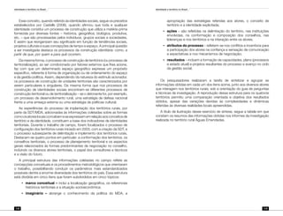 Identidade e território no Brasil
118
Identidade e território no Brasil
119
Esse conceito, quando referido às identidades sociais, segue os preceitos
estabelecidos por Castells (2006), quando afirmou que toda e qualquer
identidade constitui um processo de construção que utiliza a matéria-prima
fornecida por diversas fontes – histórica, geográfica, biológica, produtiva,
etc. – que são processadas pelos indivíduos, grupos sociais e sociedades.
É assim que reorganizam seu significado em função de tendências sociais,
projetos culturais e suas concepções de tempo e espaço. A principal questão
a ser investigada destaca os processos da construção identitária: como, a
partir de que, por quem e para quê ocorrem.
Da mesma forma, o processo de construção de territórios (ou processo de
territorialização), ao ser condicionado por fatores externos que lhes acione,
faz com que um determinado espaço geográfico expresse um propósito
específico, referente à forma de organização ou de ordenamento do espaço
e da gestão política. Assim, dependendo da natureza do estímulo acionador,
os processos de construção de unidades territoriais são caracterizados por
serem particulares e singulares. Da mesma forma que nos processos de
construção de identidades sociais encontram-se diferentes processos de
construção territorial ou de territorialização – se o detonante for, por exemplo,
um processo de desenvolvimento rural, uma estratégia de defesa nacional
frente a uma ameaça externa ou uma estratégia de políticas cultural.
As experiências do processo de implantação dos territórios rurais, por
parte da SDT/MDA, adicionadas às informações coletadas sobre as formas
comoosatoreslocaisconcebemeseexpressamemrelaçãoaosconceitosde
território e de identidade, constituem a base dos indicadores de identidades
territoriais. Durante o trabalho de campo, foram focalizados o processo de
configuração dos territórios rurais iniciado em 2003, com a criação da SDT, e
o processo subseqüente de delimitação e implemento dos territórios rurais.
Destacam-se quatro pontos em particular: a conformação dos territórios, os
conselhos territoriais, o processo de planejamento territorial e os aspectos
gerais relacionados às formas predominantes de negociação no conselho,
incluindo os diversos atores territoriais, o papel dos consultores e técnicos
e a visão do futuro.
A principal estrutura das informações coletadas no campo reflete as
concepções conceituais e os procedimentos metodológicos que orientaram
o trabalho, possibilitando conduzir os parâmetros mais estandardizados
possíveis dentre a enorme diversidade dos territórios do país. Essa estrutura
está dividida em cinco itens que foram subdivididos em cinco tópicos:
•	 marco conceitual – inclui a localização geográfica, os referencias
históricos territoriais e a situação socioeconômica;
•	 imaginário – abrange o conhecimento da política do MDA, a
apropriação das estratégias referidas aos atores, o conceito de
território e a identidade explicitada;
•	 ações – são refletidas na delimitação do território, nas instituições
envolvidas, na conformação e composição dos conselhos, nas
lideranças e nos territórios e na interação entre os atores;
•	 atributos do processo – refletem-se nos conflitos e incentivos para
a participação dos atores na confiança e sensação de comunicação
e expectativas e nos mecanismos de negociação;
•	 resultados – incluem a formação de capacidades, plano (processos
e estado atual) e projetos resultantes do processo e avanço no ciclo
da gestão social.
Os pesquisadores realizaram a tarefa de sintetizar e agrupar as
informações obtidas em cada um dos itens acima, junto aos diversos atores
que interagem nos territórios rurais, sob a orientação do guia de perguntas
e técnicas de investigação. A reprodução dessa estrutura para os quatorze
territórios permitiu uma comparação orientada e objetiva dos resultados
obtidos, apesar das variações devidas às complexidades e dinâmicas
referidas às diversas realidades locais apreendidas.
A título de ilustração desse exercício de síntese, segue a tabela em que
constam os resumos das informações obtidas nos informes da investigação
realizada no território rural Águas Emendadas.
 