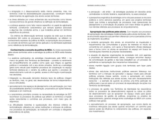 Identidade e território no Brasil
150
Identidade e território no Brasil
151
•	 a emigração e o despovoamento estão menos presentes, mas, nos
territórios onde há desestabilizações populacionais, constituem fatores
determinantes da aglutinação dos atores sociais territoriais;
•	 as áreas afetadas por crises ambientais são reconhecidas como fatores
socioeconômicos de grande influência na definição da territorialidade;
•	 a pobreza aparece como fator menos específico no papel de aglutinante
territorial, constituindo característica que sempre aparece associada
a algumas das condições acima, o que inviabiliza pensar em territórios
específicos da pobreza.
Os critérios de diferenciação territorial, surgidos da visão que os atores
envolvidos têm sobre os processos de territorialização, se refletem no
conhecimento expresso da política do MDA, na apropriação dos processos,
no conceito de território que vem sendo aplicado e na identidade explicitada
como referência da territorialização.
Conhecimento e conceito da política do MDA. As visões expressadas
pelos atores territoriais sobre a estratégia da política do MDA estão listadas
abaixo:
•	 a essência participativa da estratégia impulsionada pelo MDA – no
marco da gestão dos Territórios de Identidade – consiste no sentimento
de compartilhamento do público como ação que integra os agentes
públicos à sociedade civil e aos atores privados, tendo-se a estratégia
geral como veículo para implantar processos de cooperação no espaço
territorial (destaca-se o cenário da política que aporta o processo de
desenvolvimento rural sob co-gestão, acesso à informação e participação
nas decisões);
•	 integração ou discussão de/sobre diversos tipos de políticas chegam
ao território, mas, no geral, são desenvolvidas de forma independente e
pouco articuladas;
•	 aproveitamento dos espaços de planejamento e de participação, por meio
de possibilidades abertas à coordenação, propiciados por ações federais,
estaduais e em nível local;
•	 a característica prioritária consiste na necessidade da estratégia da SDT
reconhecer os processos de políticas que afetam os territórios e impedir
ações redundantes e contrárias aos processos, com maior grau de
segurança;
•	 as dificuldades inerentes à superposição dos diversos critérios de
territorialização utilizados por várias instituições e enfoques de políticas,
nos processos de participação, se traduzem em confusão e desgastes
(redundância de ações);
•	 a percepção – até então – de estratégias pautadas em decisões ainda
centralizadas no âmbito federal e, especialmente, na seara estadual;
•	 a perspectiva pragmática da estratégia como rota para acessar os recursos
públicos e como estrutura operativa, em apoio aos projetos territoriais
(visão que norteia a apropriação de processos mais operacionais de
planejamento e a formulação de projetos com maior ênfase na gestão e
nos trâmites referidos aos processos do empoderamento).
Apropriação das políticas pelos atores. Com respeito aos processos
de apropriação das estratégias implementadas pelos atores territoriais, têm-
se encontrado aspectos que permitem diferenciar como é percebida a forma
de implemento da política:
•	 a evidente apropriação dos atores, ao encaminhar as inquietudes e
requerimentos das comunidades e grupos de interesse no intuito de
convertê-los em projetos, com apoio e financiamento oficiais (destaque
para a forma como os atores se apropriam do espaço em busca de
reivindicações inerentes às próprias necessidades);
•	 a atuação de algumas organizações da sociedade civil, com agendas
e propostas de desenvolvimento claras, consegue encontrar espaço
de concretização da gestão e das lutas (ressaltam-se: um processo de
pertinência e a apropriação dos mecanismos instaurados);
•	 atores mantêm ligação com grupos civis territoriais sem fazer parte
destes;
•	 atores das estruturas institucionais públicas exercem liderança nos
territórios com a intenção de aproveitar o espaço criado para articular
políticas próprias (nesse sentido, ocorre a apropriação em outras
instituições não referidas aos atores sociais, mas sem necessariamente
excluí-los – a exemplo de quando se prioriza uma linha particular da
política para o que se opera um processo de especialização de ações nos
Territórios de Identidade);
•	 o processo de gestão nos Territórios de Identidade faz ressonância
sobre os processos de desenvolvimento regional ou sobre os pólos
de desenvolvimento que se apropriam do espaço criado para apoiar
seus processos de gestão de políticas, programas ou projetos de
desenvolvimento, gerando sinergia entre a estratégia do MDA com outras
políticas mais gerais;
•	 o aproveitamento do processo de apropriação, que ocorre diante de
incentivos reforçados aos atores quando encontram um caminho para
exercer poder de influência no ordenamento das políticas, em especial,
dos investimentos;
 