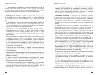 Identidade e território no Brasil
154
Identidade e território no Brasil
155
O terceiro aspecto investigado em busca de diferenciais territoriais se
refere às ações de execução da política em seus principais componentes
de delimitação territorial, instituições envolvidas, instituição de conselhos
territoriais, lideranças e interações entre os atores nos colegiados.
Delimitação do território. A delimitação do território como processo
de expressão política da territorialidade constitui um elemento essencial
da estratégia operacional definida pelo MDA. Alguns aspectos destacáveis
são:
•	 na delimitação dos Territórios de Identidade, predomina a definição da
ordem estadual nos acordos e processos negociados e acordados com o
MDA (nesses processos, foi respeitado o critério regional trabalhado pelos
estados nos próprios processos de planejamento);
•	 a impressão que os atores territoriais e locais deixaram quanto à
baixa participação na definição e na gestão dos processos referidos
à conformação territorial (apesar de haver casos em que os atores
territoriais dos conselhos vêm influindo nos ajustes e limites de inclusão
dos municípios);
•	 aênfasedadaàdelimitaçãodosterritórios–similaraositensacimaexpostos
– implica processos que definem aprendizagem prévia, habilidades e
capacidades territoriais e inclui institucionalidades, processos dinâmicos
de planejamento em implemento e dinâmicas que podem constituir-se
na força dinamizadora da estratégia ou no freio à conformação de nova
estrutura territorial, em virtude da forma como se alcança à integração
complementar e não substituta;
•	 a delimitação, em alguns casos, foi ajustada a algumas instituições
regionais que contam com lideranças regionais ou com programas de
tradição e eficiência;
•	 orelevantepesodoajustedasdelimitaçõesaosprocessosderegionalização
apoiados por processos técnicos de ordenamento territorial ou por projetos
regionais importantes;
•	 os espaços econômicos, em especial os desvinculados dos circuitos
das cadeias produtivas, clusters ou sistemas agroalimentares constituem
limites e/ou alcances na delimitação dos territórios;
•	 a preocupação com o tamanho ótimo dos territórios é tema recorrente
em termos da capacidade de gestão, massa crítica, definição de agendas
acordadas e competências territoriais, que não concorram com as
responsabilidades locais/municipais ou estaduais/regionais;
•	 os processos políticos pressionam a delimitação territorial por meio das
lideranças das organizações da sociedade civil, instituições públicas e
organizações de municípios com reivindicações para serem incluídas nas
políticas do MDA, além de pressões de outros municípios em condições
mais favoráveis quanto à situação fiscal e orçamentária.
Instituições envolvidas. O panorama das instituições envolvidas
no processo de conformação dos Territórios de Identidade e dos seus
colegiados mostra uma variada estrutura e diversos incentivos de inserção:
•	 as instituições regionais, estaduais e federais têm maior presença, com
destaque para a importante presença das secretarias de agricultura dos
estados;
•	 há prefeituras municipais de alguns territórios que constituem eixos de
grande importância, mas, em contraponto, há outros territórios onde
esses atores não participam e nem mesmo reconhecem o processo;
•	 instituições de grande importância e força, particularmente as federais
(Banco do Brasil, Banco do Nordeste, Caixa Econômica, Embrapa e Incra),
têm grande peso e atuam como articuladores e facilitadores ao combinar
suas estratégias de regionalização às dinâmicas de territorialização;
•	 a presença diferenciada de atores públicos e da sociedade civil, em
geral, primam pela institucionalidade pública, levando a intuir tratar-se de
processo em formação (tal situação é corroborada ao se observar essa
atitude nos territórios em que há tradição e história de gestão territorial,
devido à presença mais forte de organizações da sociedade civil);
•	 de se destacar as organizações da sociedade civil, que dispõem de
estruturas nacionais (CUT, Contag e Fetraf) e a Igreja Católica, com grande
capacidade de influenciar nas linhas prioritárias e na conformação territorial
em territórios onde há maior grau de organicidade;
•	 as organizações privadas de produtores, empresários e de negócios têm
menor presença no processo do territorialização;
•	 os conselhos estaduais têm importante papel na orientação dos processos
e na interlocução entre os Territórios de Identidade e as instâncias
federais;
•	 As universidades federais e estaduais têm assumido, em alguns territórios,
não só a responsabilidade de acompanhar os procedimentos, mas,
sobretudo o papel de serem facilitadoras dos processos.
Conformação e composição dos conselhos. Os conselhos territoriais
(instância institucional que possibilita a gestão territorial, conforme os
 