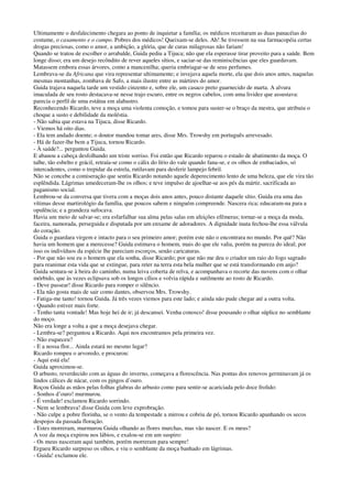 Ultimamente o desfalecimento chegara ao ponto de inquietar a família; os médicos receitaram as duas panacéias do
costume, o casamento e o campo. Pobres dos médicos! Queixam-se deles. Ah! Se tivessem na sua farmacopéia certas
drogas preciosas, como o amor, a ambição, a glória, que de curas milagrosas não fariam!
Quando se tratou de escolher o arrabalde, Guida pediu a Tijuca; não que ela esperasse tirar proveito para a saúde. Bem
longe disso; era um desejo recôndito de rever aqueles sítios, e saciar-se das reminiscências que eles guardavam.
Matassem embora essas árvores, como a mancenilha; queria embriagar-se de seus perfumes.
Lembrava-se da Africana que vira representar ultimamente; e invejava aquela morte, ela que dois anos antes, naquelas
mesmas montanhas, zombava de Safo, a mais ilustre entre as mártires do amor.
Guida trajava naquela tarde um vestido cinzento e, sobre ele, um casaco preto guarnecido de marta. A alvura
imaculada de seu rosto destacava-se nesse trajo escuro, entre os negros cabelos, com uma lividez que assustava:
parecia o perfil de uma estátua em alabastro.
Reconhecendo Ricardo, teve a moça uma violenta comoção, e tomou para suster-se o braço da mestra, que atribuiu o
choque a susto e debilidade da moléstia.
- Não sabia que estava na Tijuca, disse Ricardo.
- Viemos há oito dias.
- Ela tem andado doente; o doutor mandou tomar ares, disse Mrs. Trowshy em português arrevesado.
- Há de fazer-lhe bem a Tijuca, tornou Ricardo.
- À saúde?... perguntou Guida.
E abanou a cabeça desfolhando um triste sorriso. Foi então que Ricardo reparou o estado de abatimento da moça. O
talhe, tão esbelto e grácil, retraía-se como o cálix do lírio do vale quando fana-se, e os olhos de embaciados, só
intercadentes, como o trepidar da estrela, rutilavam para desferir lampejo febril.
Não se concebe a comiseração que sentiu Ricardo notando aquele deperecimento lento de uma beleza, que ele vira tão
esplêndida. Lágrimas umedeceram-lhe os olhos; e teve impulso de ajoelhar-se aos pés da mártir, sacrificada ao
paganismo social.
Lembrou-se da conversa que tivera com a moças dois anos antes, pouco distante daquele sítio. Guida era uma das
vítimas desse martirológio da família, que poucos sabem e ninguém compreende. Nascera rica; educaram-na para a
opulência; e a grandeza sufocava.
Havia um meio de salvar-se; era esfarfalhar sua alma pelas salas em afeições efêmeras; tornar-se a moça da moda,
faceira, namorada, perseguida e disputada por um enxame de adoradores. A dignidade inata fechou-lhe essa válvula
do coração.
Guida o guardara virgem e intacto para o seu primeiro amor; porém este não o encontrara no mundo. Por quê? Não
havia um homem que a merecesse? Guida estimava o homem, mais do que ele valia, porém na pureza do ideal; por
isso os indivíduos da espécie lhe pareciam escorços, senão caricaturas.
- Por que não sou eu o homem que ela sonha, disse Ricardo; por que não me deu o criador um raio do fogo sagrado
para reanimar esta vida que se extingue, para reter na terra esta bela mulher que se está transformando em anjo?
Guida sentara-se à beira do caminho, numa leiva coberta de relva, e acompanhava o recorte das nuvens com o olhar
mórbido, que às vezes eclipsava sob os longos cílios e volvia rápida e sutilmente ao rosto de Ricardo.
- Deve passear! disse Ricardo para romper o silêncio.
- Ela não gosta mais de sair como dantes, observou Mrs. Trowshy.
- Fatiga-me tanto! tornou Guida. Já três vezes viemos para este lado; e ainda não pude chegar até a outra volta.
- Quando estiver mais forte.
- Tenho tanta vontade! Mas hoje hei de ir; já descansei. Venha conosco! disse pousando o olhar súplice no semblante
do moço.
Não era longe a volta a que a moça desejava chegar.
- Lembra-se? perguntou a Ricardo. Aqui nos encontramos pela primeira vez.
- Não esqueceu?
- E a nossa flor... Ainda estará no mesmo lugar?
Ricardo rompeu o arvoredo, e procurou:
- Aqui está ela!
Guida aproximou-se.
O arbusto, reverdecido com as águas do inverno, começava a florescência. Nas pontas dos renovos germinavam já os
lindos cálices de nácar, com os pjngos d’ouro.
Roçou Guida as mãos pelas folhas glabras do arbusto como para sentir-se acariciada pelo doce frolido:
- Sonhos d’ouro! murmurou.
- É verdade! exclamou Ricardo sorrindo.
- Nem se lembrava! disse Guida com leve exprobração.
- Não culpe a pobre florinha, se o vento da tempestade a mirrou e cobriu de pó, tornou Ricardo apanhando os secos
despojos da passada floração.
- Estes morreram, murmurou Guida olhando as flores murchas, mas vão nascer. E os meus?
A voz da moça expirou nos lábios, e exalou-se em um suspiro:
- Os meus nasceram aqui também, porém morreram para sempre!
Ergueu Ricardo surpreso os olhos, e viu o semblante da moça banhado em lágrimas.
- Guida! exclamou ele.
 