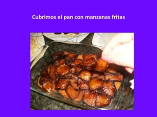 Cubrimos el pan con manzanas fritas 