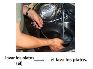 Lavar los platos(él)él lava los platos.