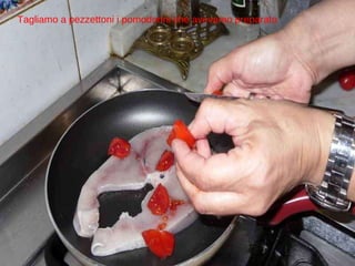 Tagliamo a pezzettoni i pomodorini che avevamo preparato 