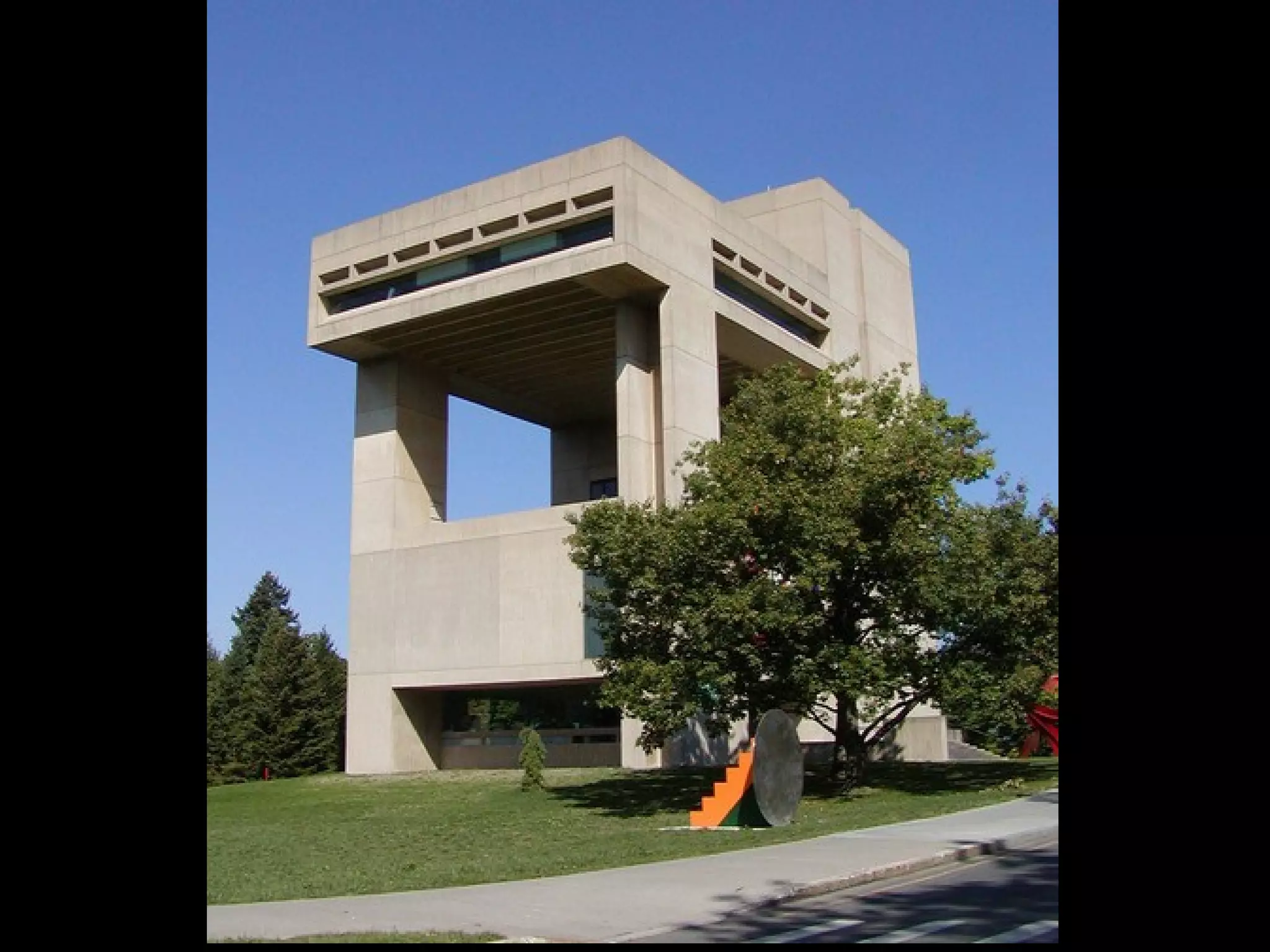 Atrium, Germanisches Museum, Nuremberg, Germany, 1993, me di um Arch.
 