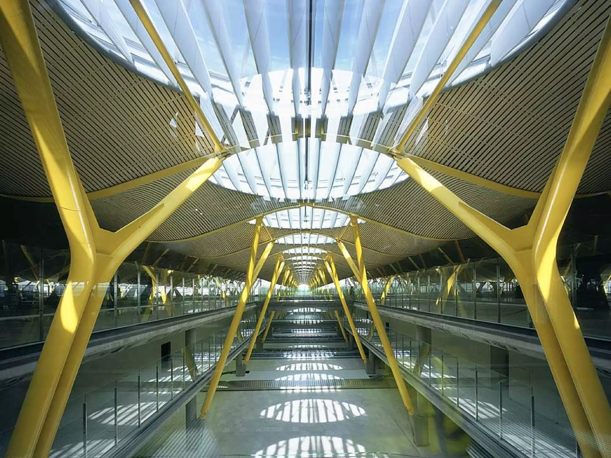 Old Federal Reserve Bank Building, Minneapolis, 1973, Gunnar Birkerts, 273-ft (83
m) span truss at top
 