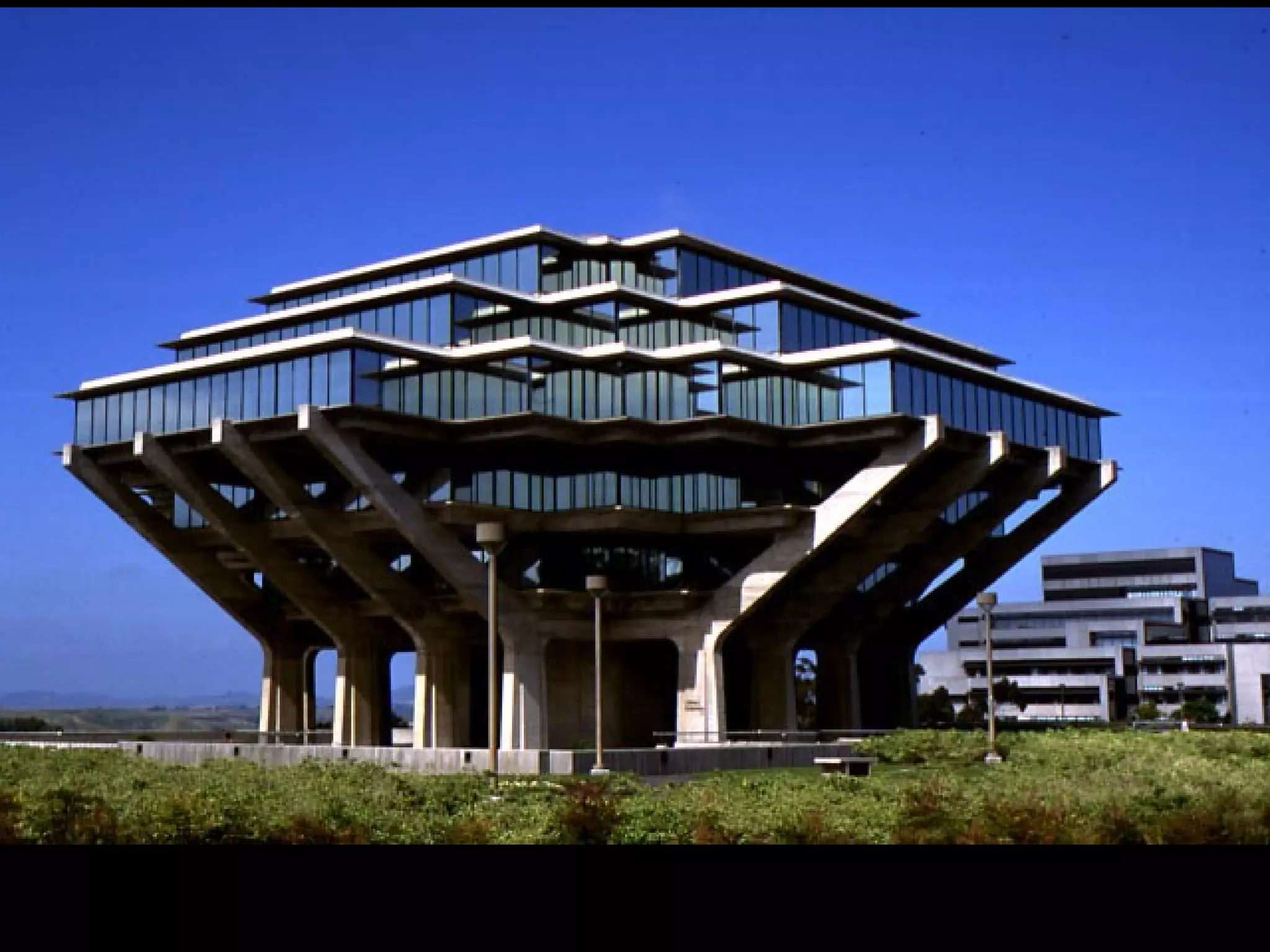 Sainsbury Centre for Visual Arts,
UK, 1978, Norman Foster
 